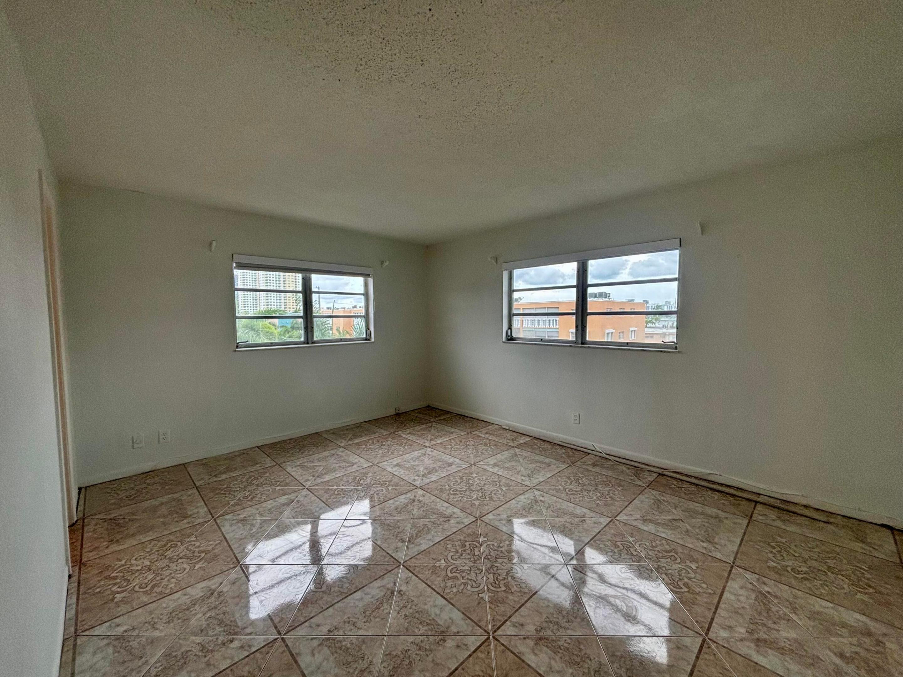 232 NE 12th #501 Hallandale Beach, FL 33009