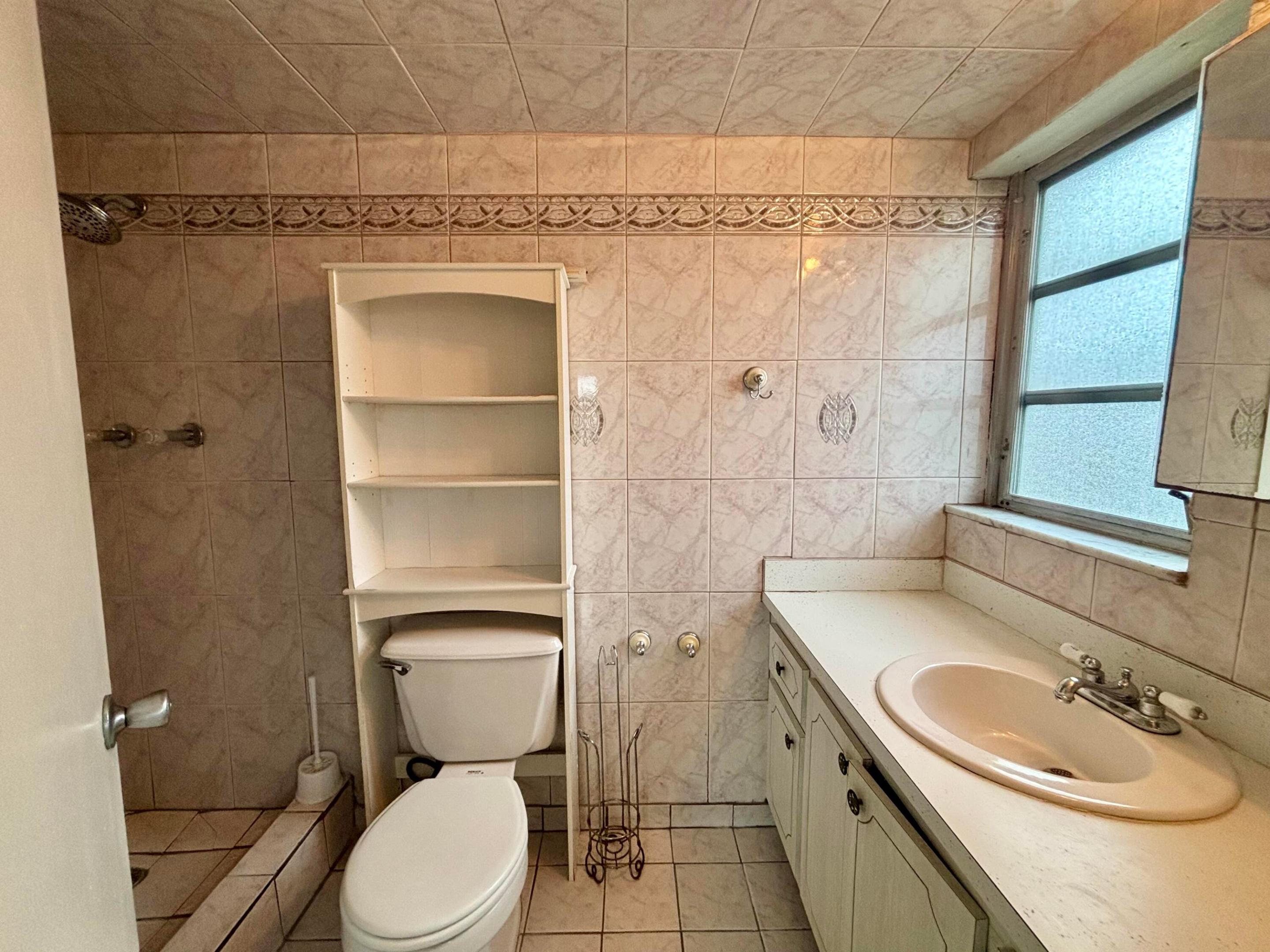 232 NE 12th #501 Hallandale Beach, FL 33009