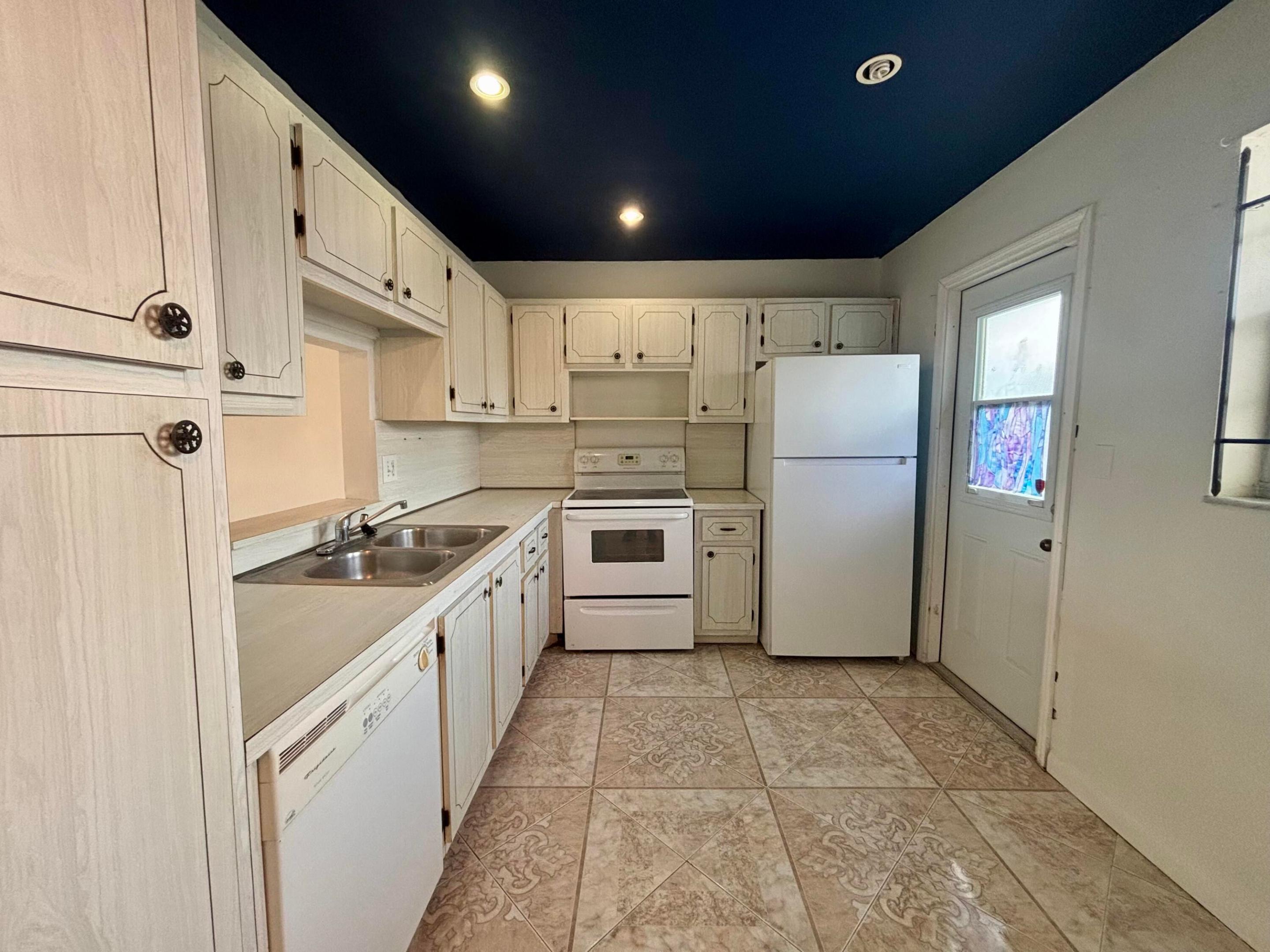 232 NE 12th #501 Hallandale Beach, FL 33009