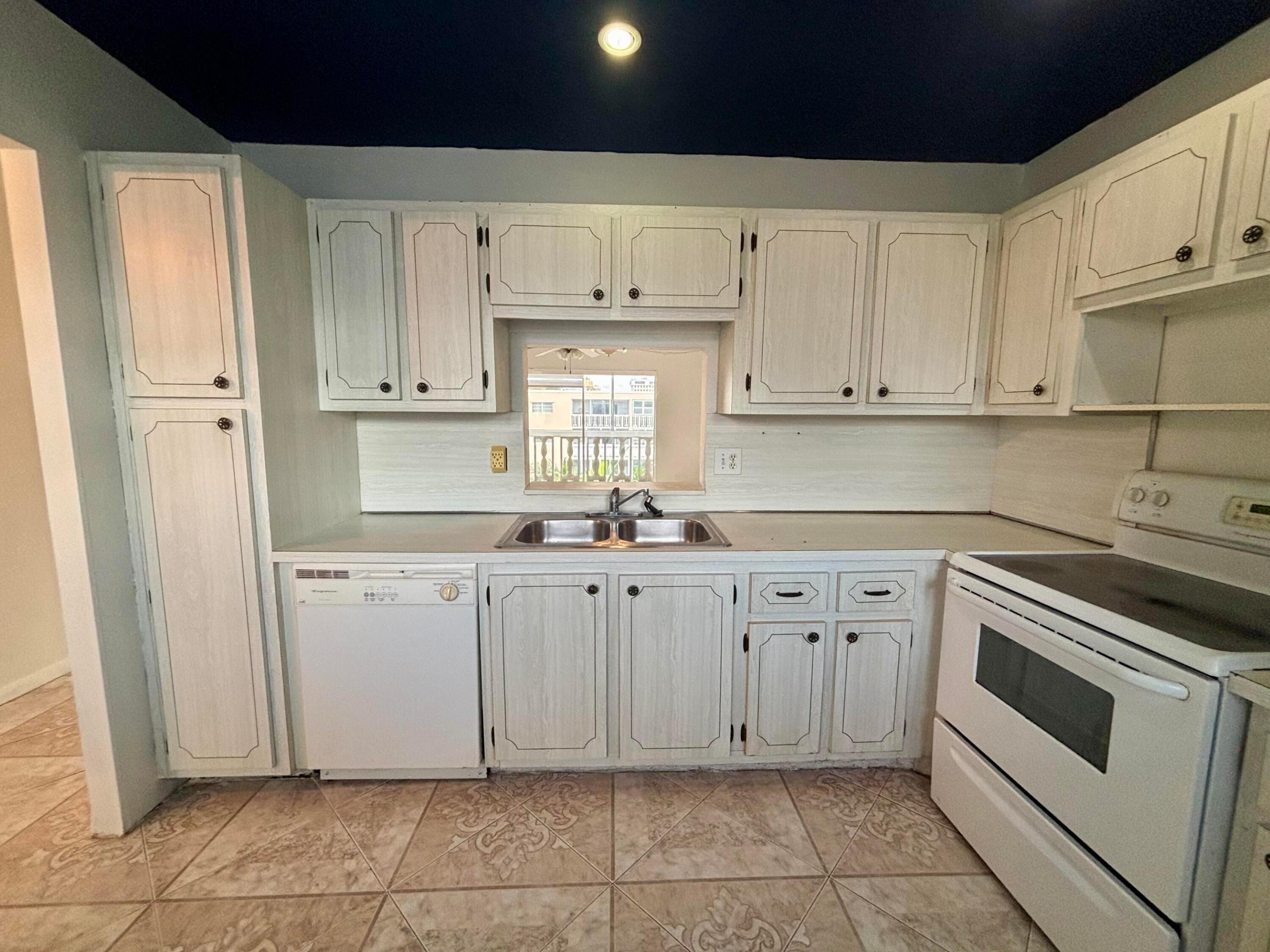 232 NE 12th #501 Hallandale Beach, FL 33009