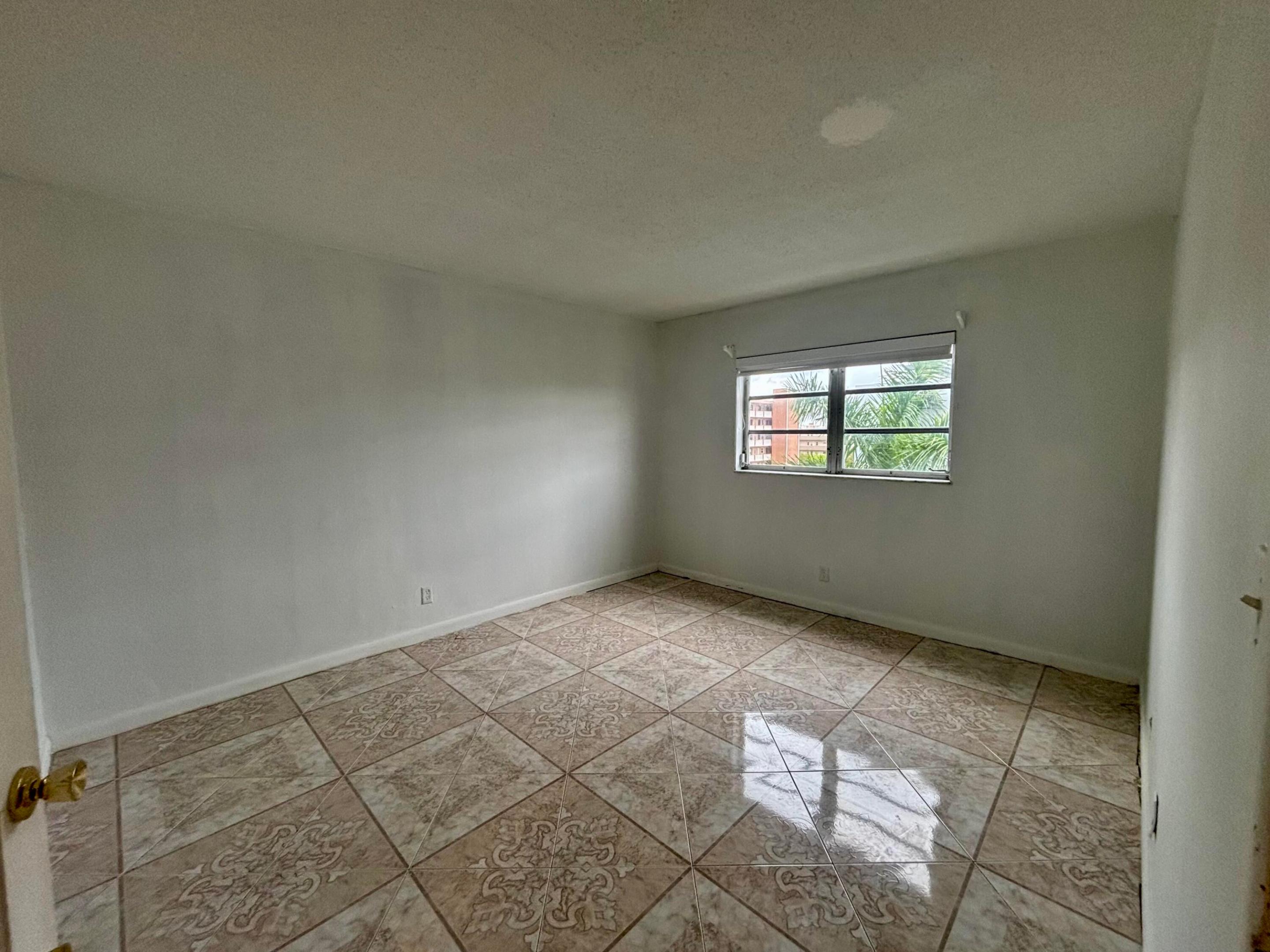 232 NE 12th #501 Hallandale Beach, FL 33009