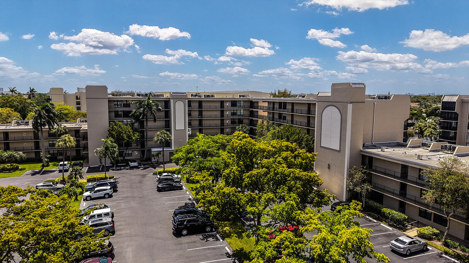 8 Royal Palm #401