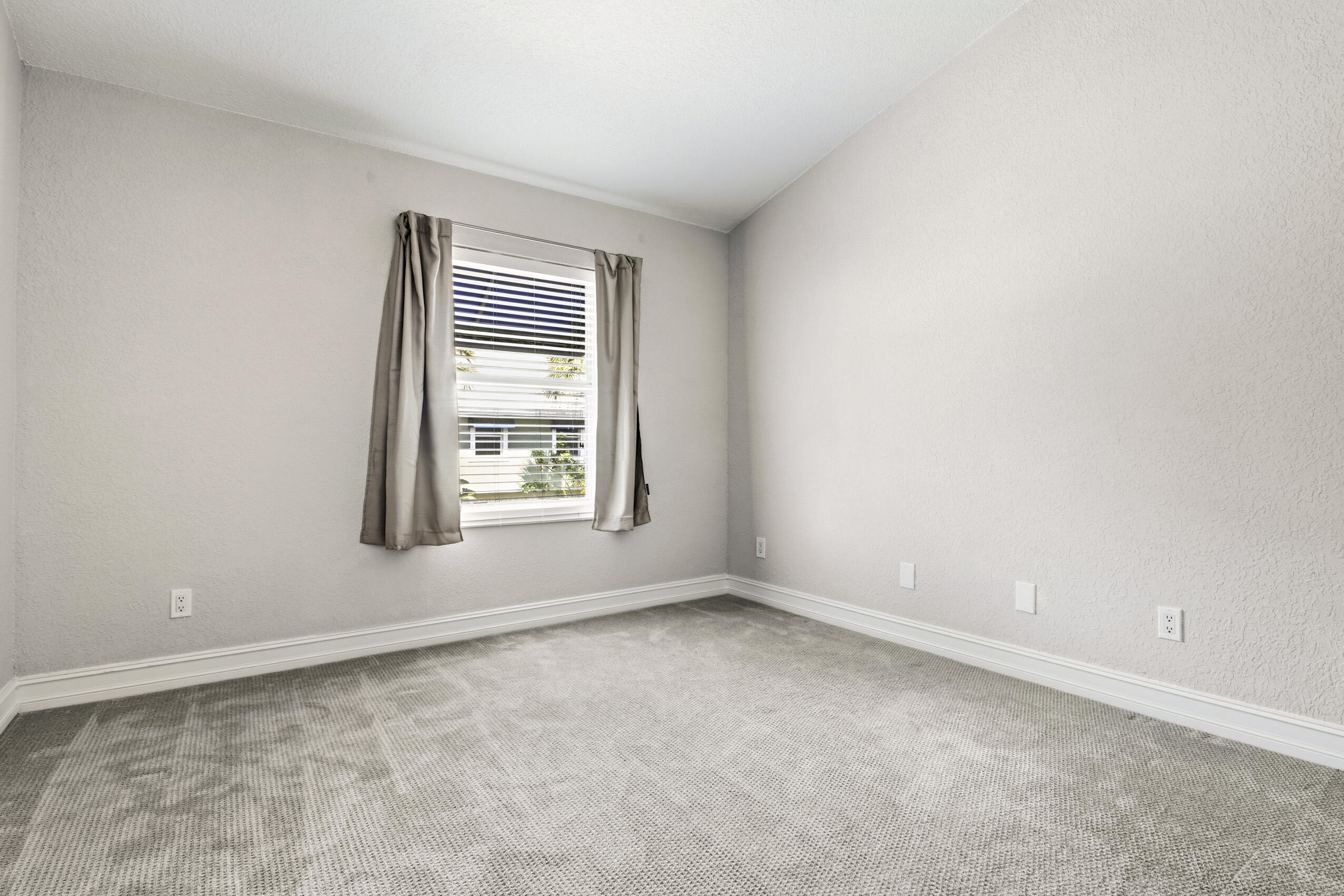 1741 NE 4th #F5 Fort Lauderdale, FL 33305