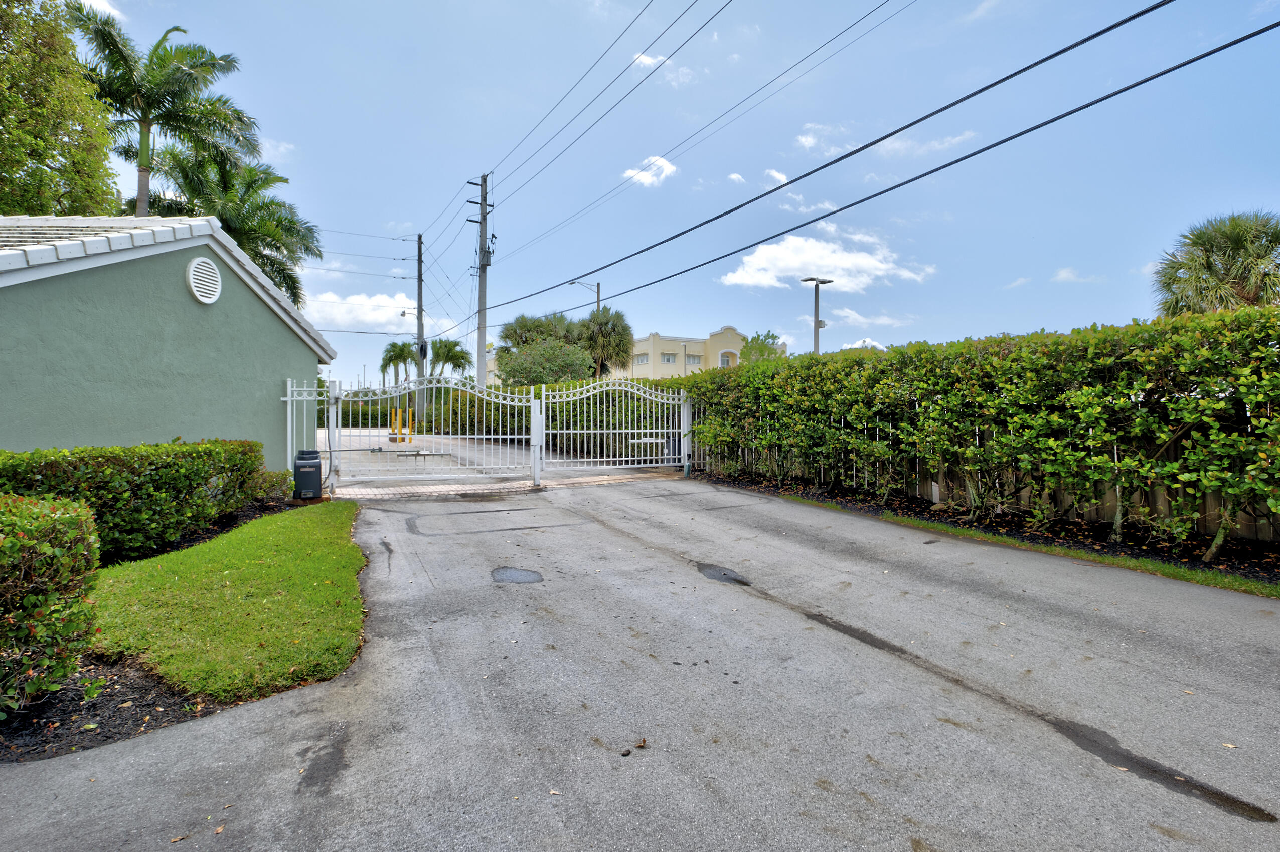 1741 NE 4th #F5 Fort Lauderdale, FL 33305