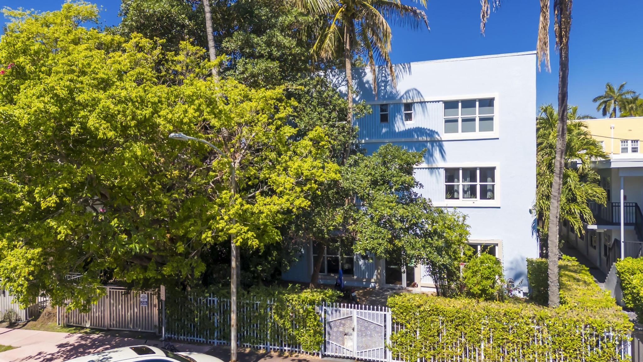 1342 Drexel #206