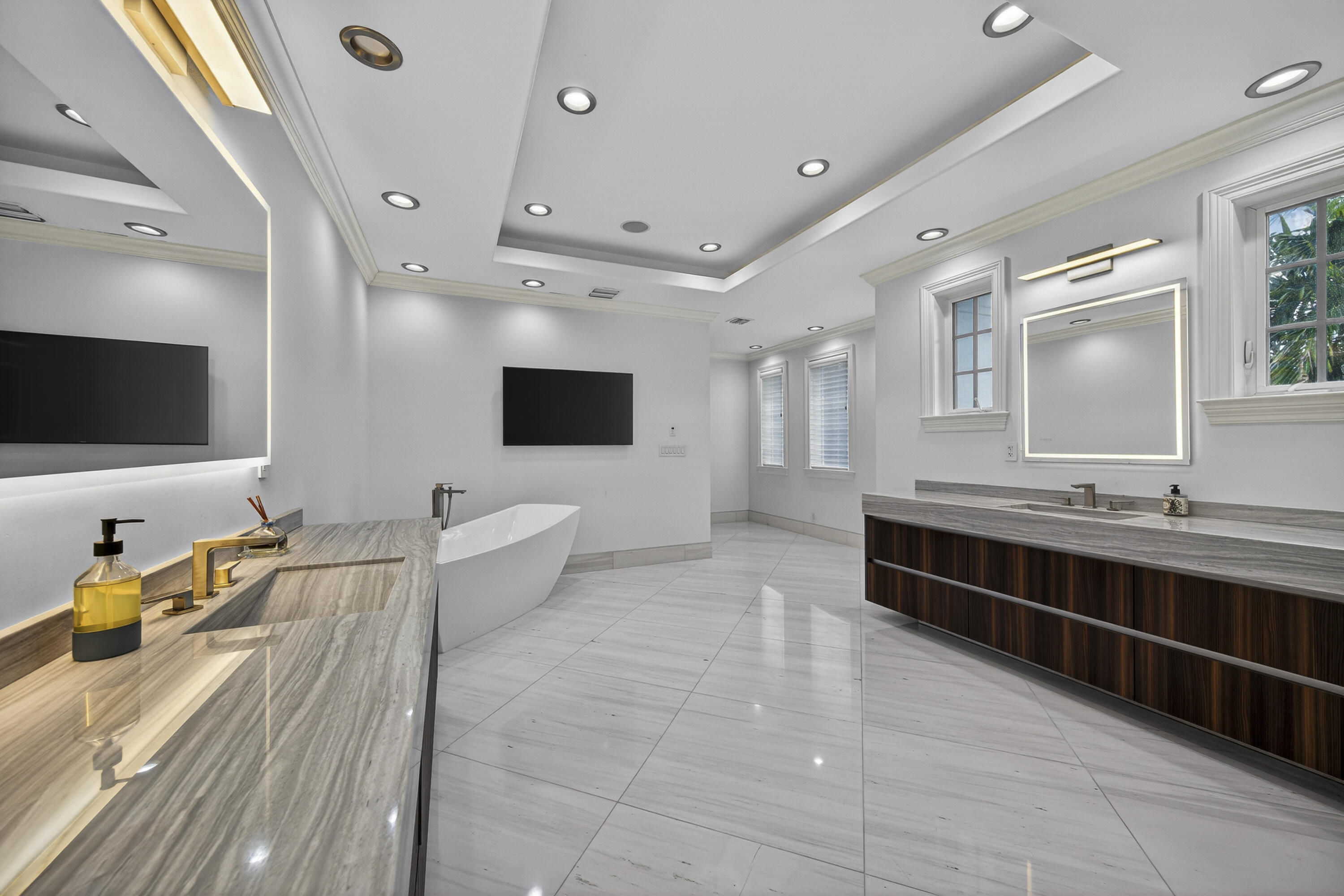 1118 N Rio Vis Fort Lauderdale, FL 33301