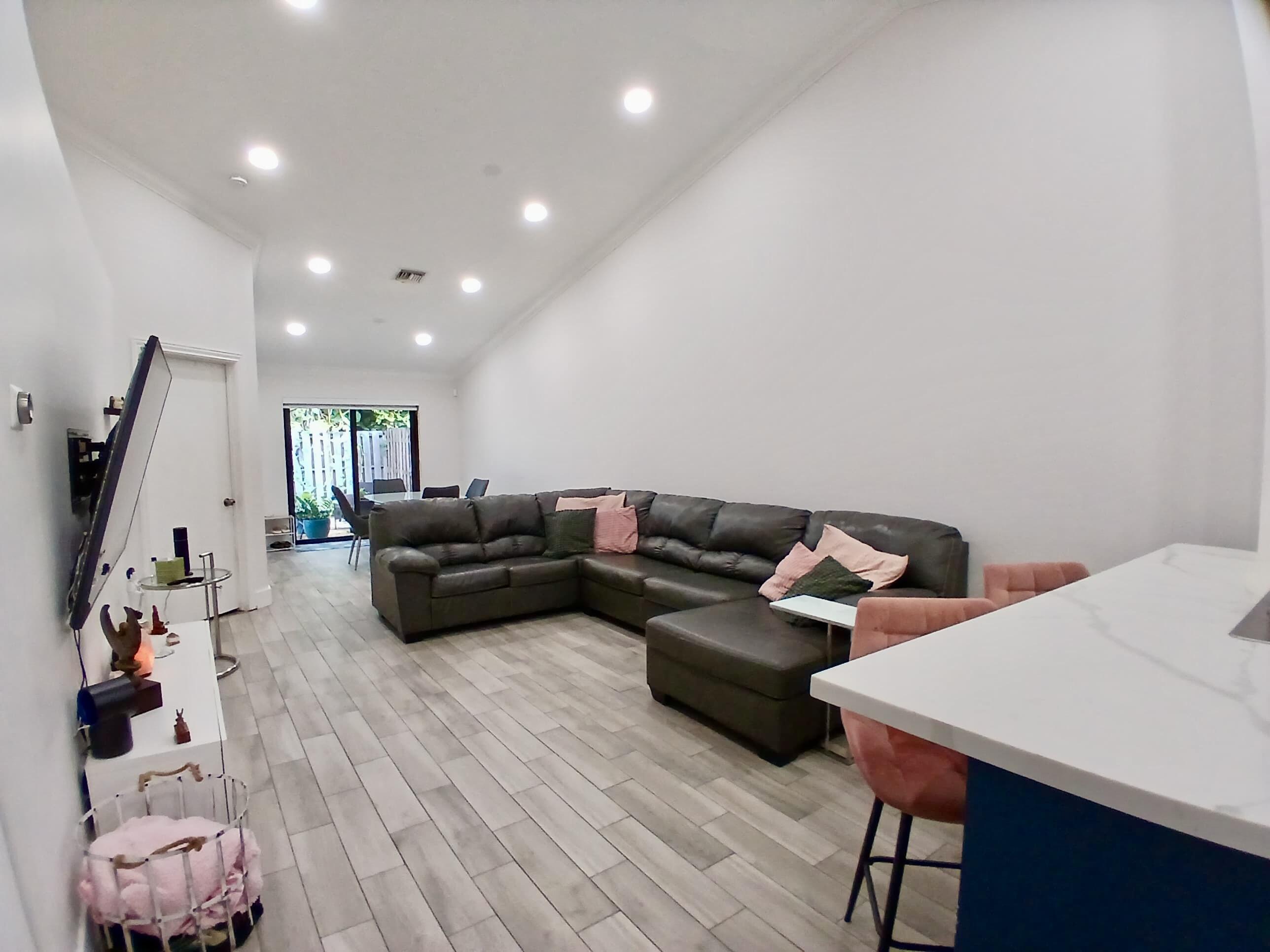 11173 NW 38th Sunrise, FL 33351