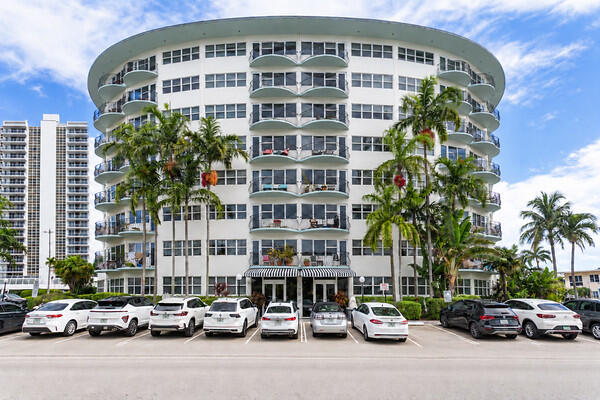3250 NE 28th St #305