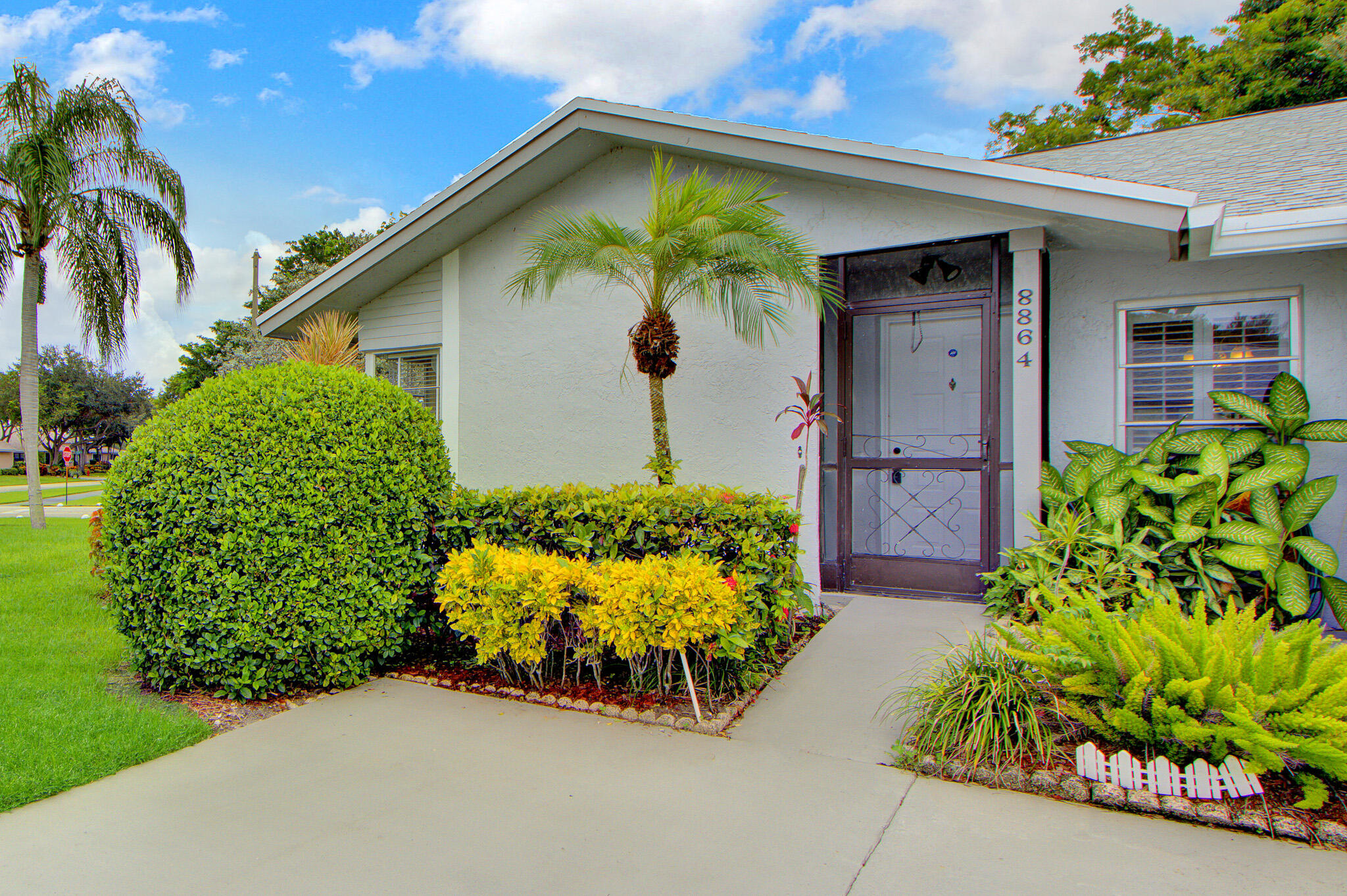 8864 Sunscape Ln