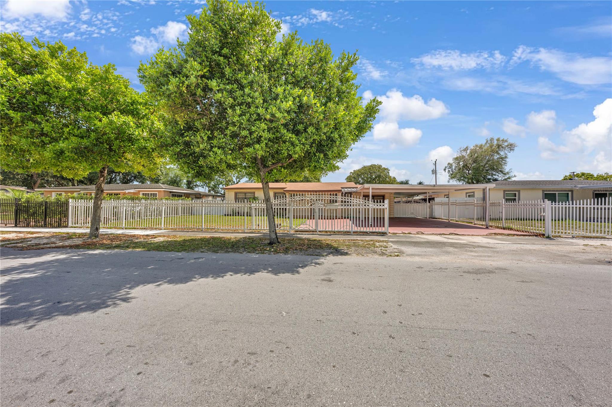 3260 NW 174th St,Miami Gardens, FL 33056