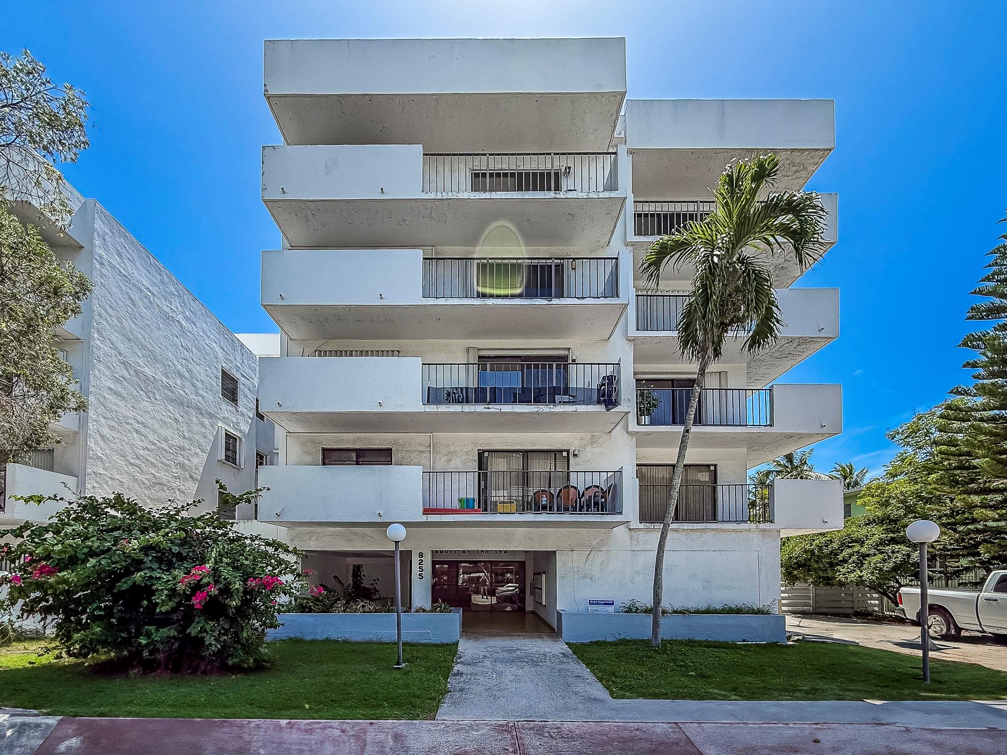 8255 W Abbott Ave #305