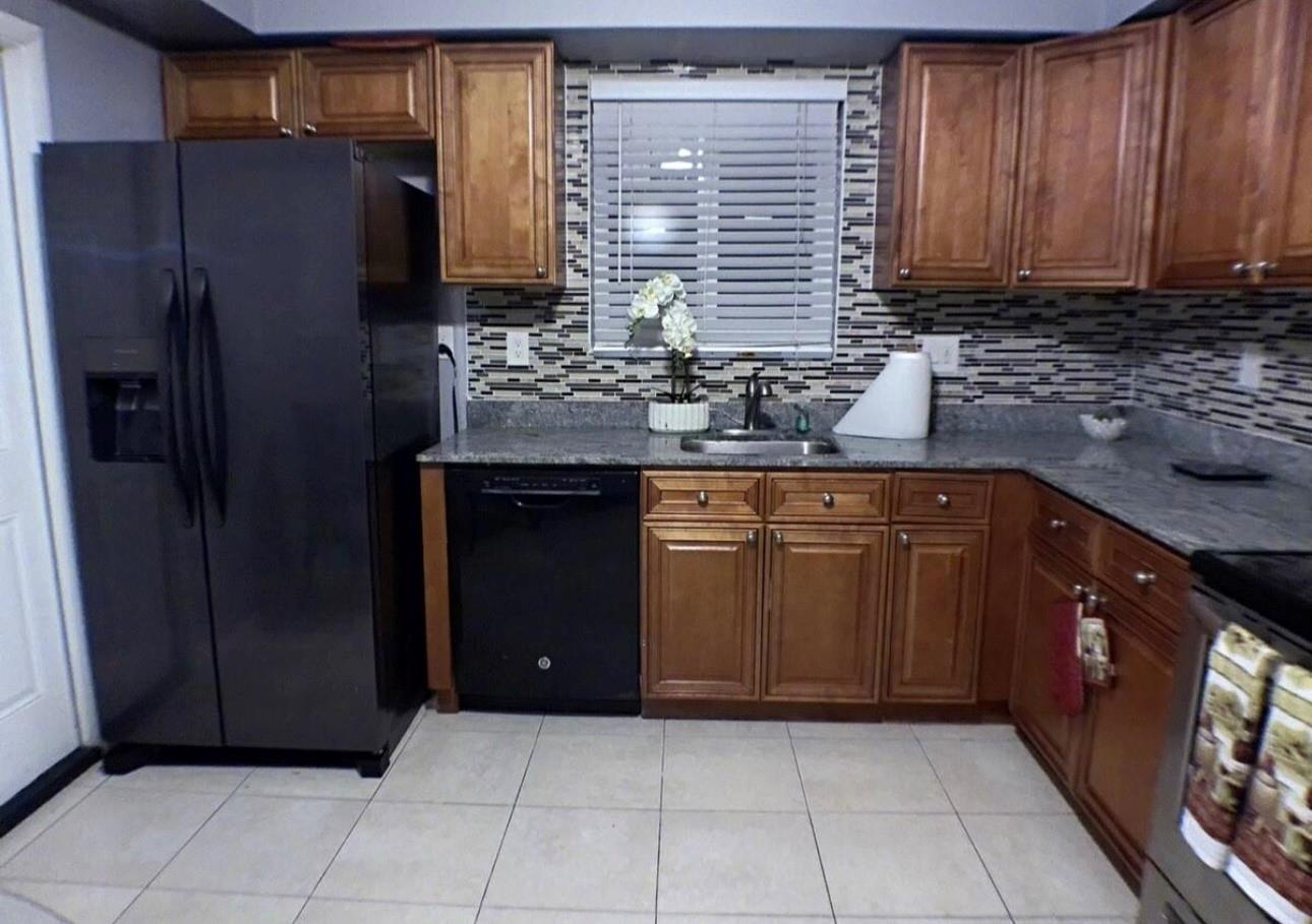 749 W Dayton Cir