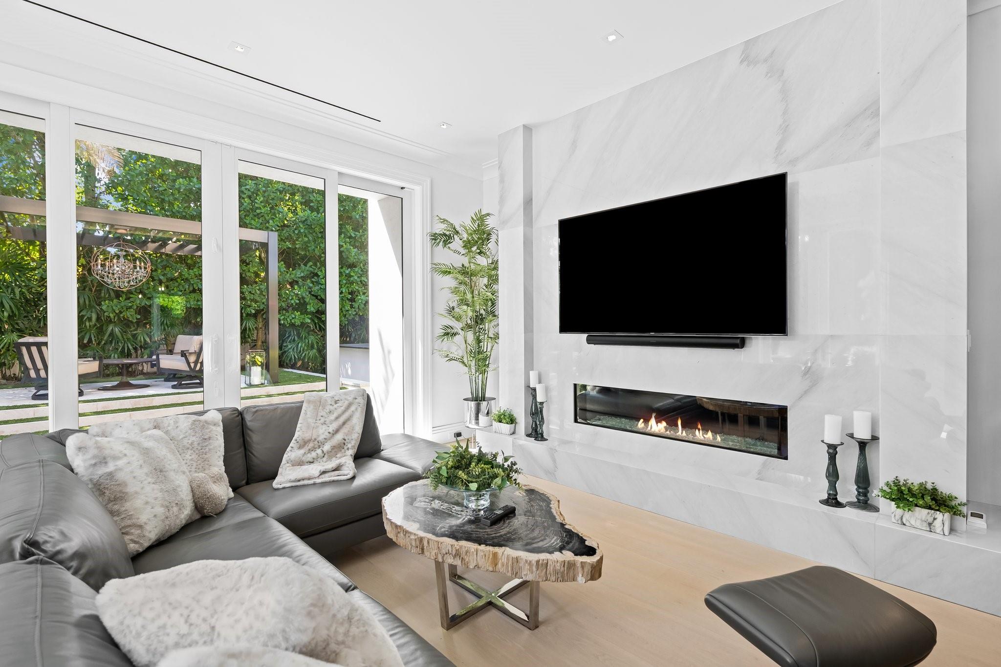 150 Kings Rd Palm Beach, FL 33480 150 Kings Rd Palm Beach, FL 33480