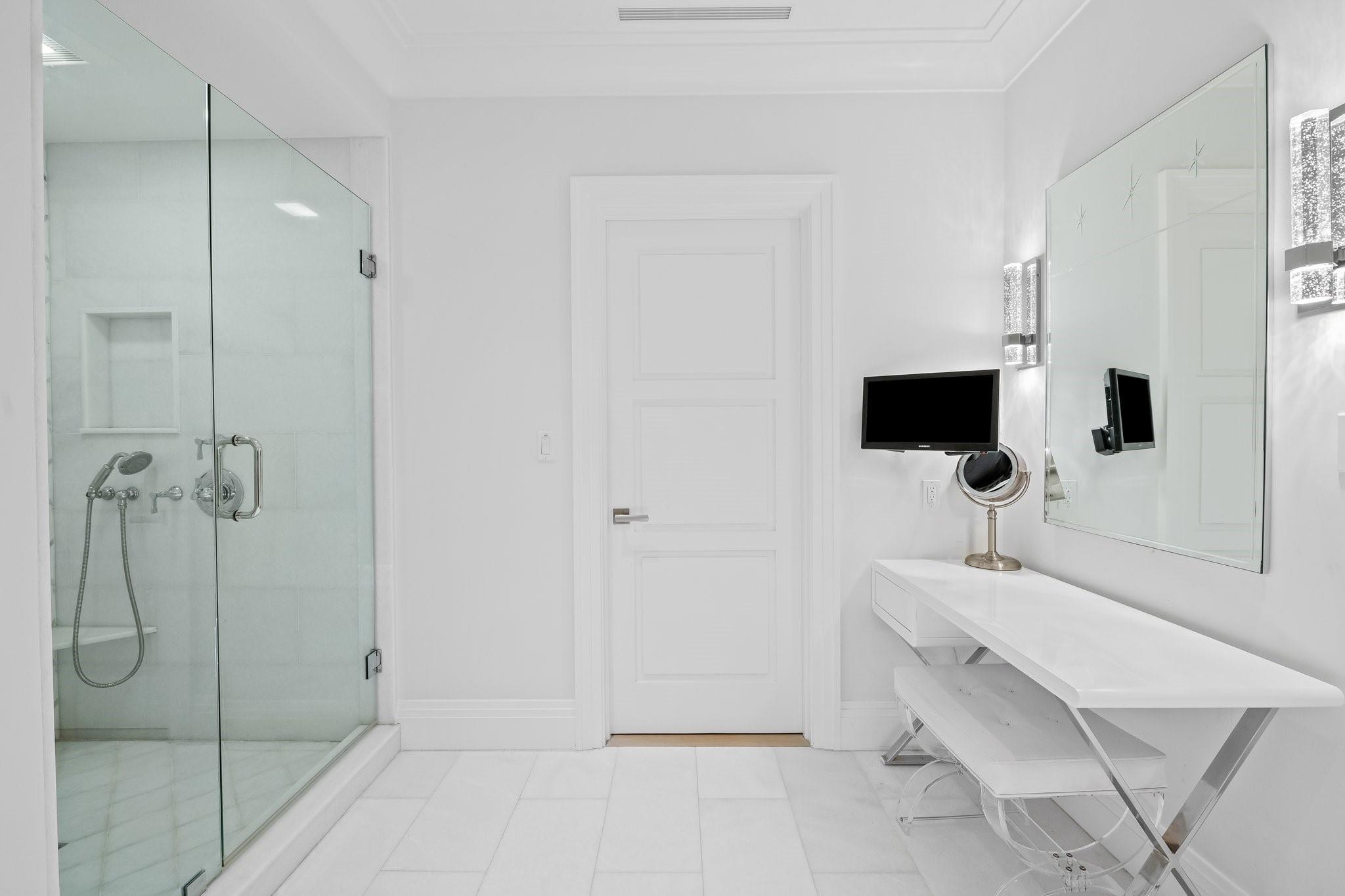 150 Kings Rd Palm Beach, FL 33480 150 Kings Rd Palm Beach, FL 33480