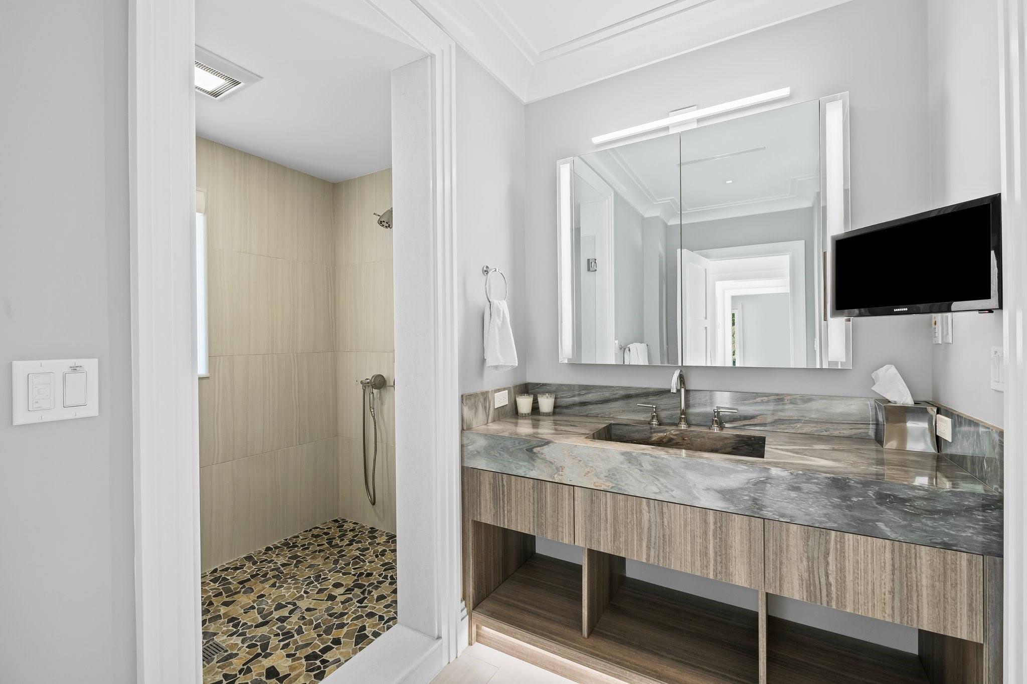 150 Kings Rd Palm Beach, FL 33480 150 Kings Rd Palm Beach, FL 33480