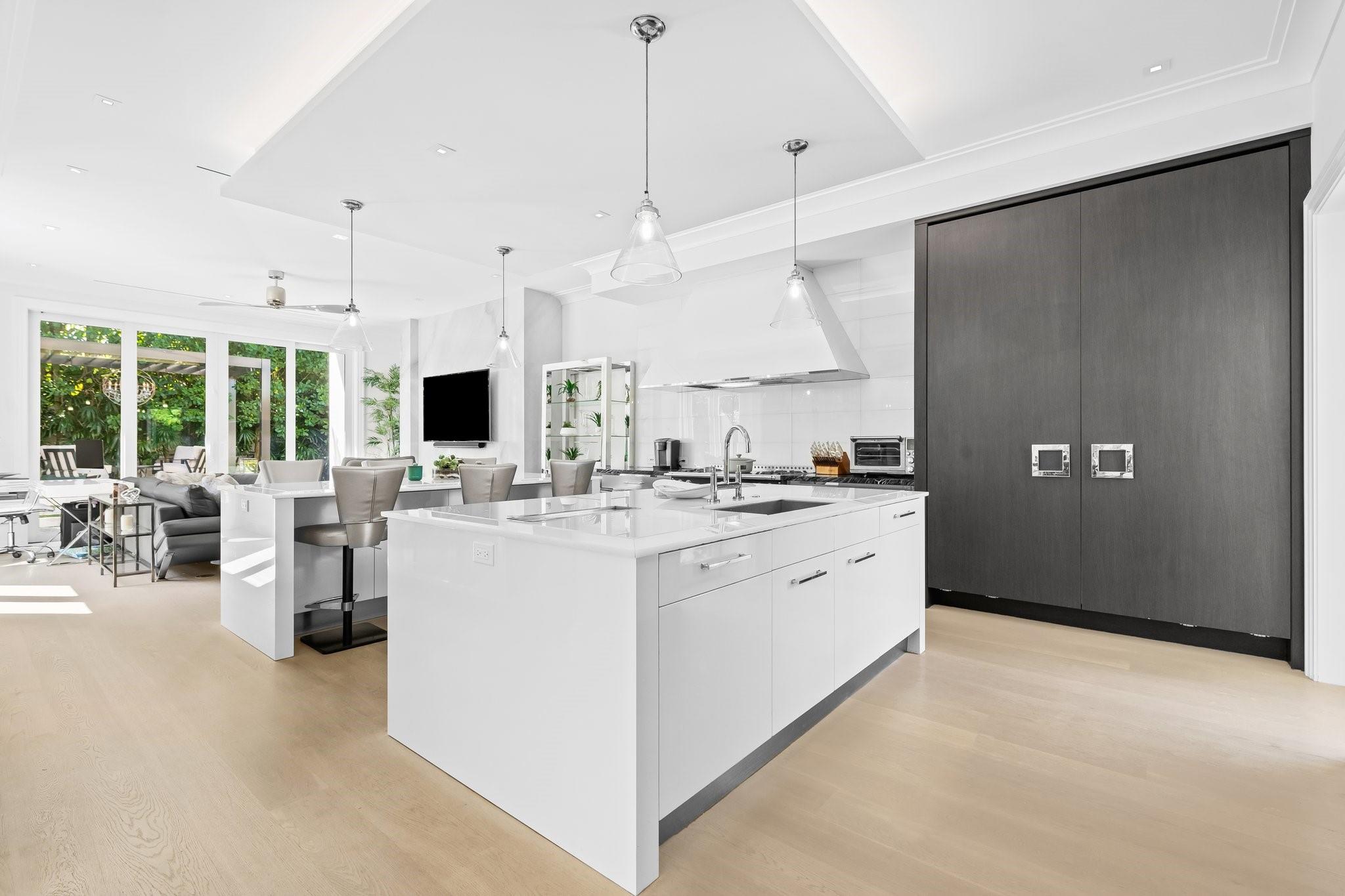 150 Kings Rd Palm Beach, FL 33480 150 Kings Rd Palm Beach, FL 33480