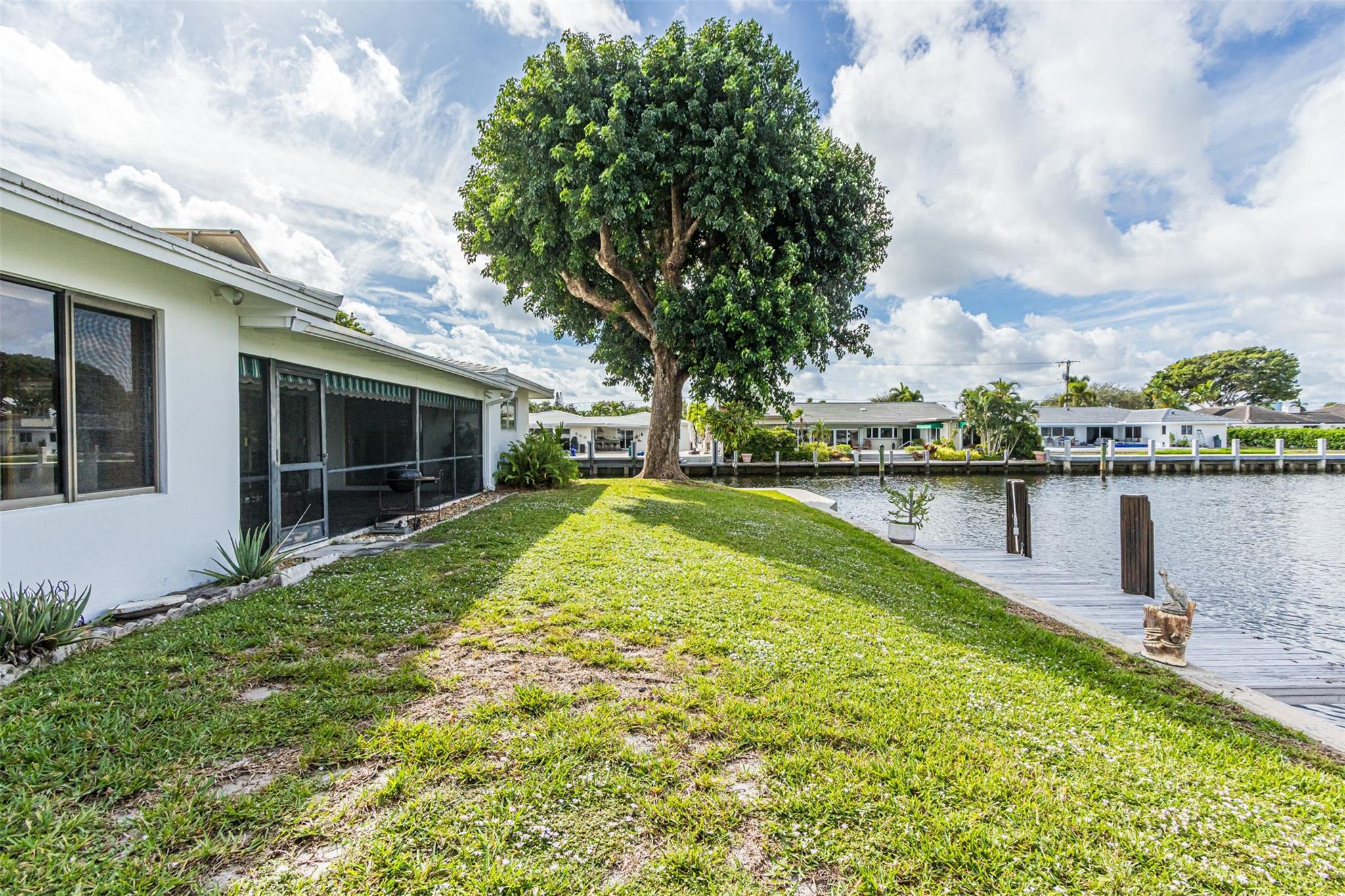 5601 Bayview Dr Fort Lauderdale, FL 33308