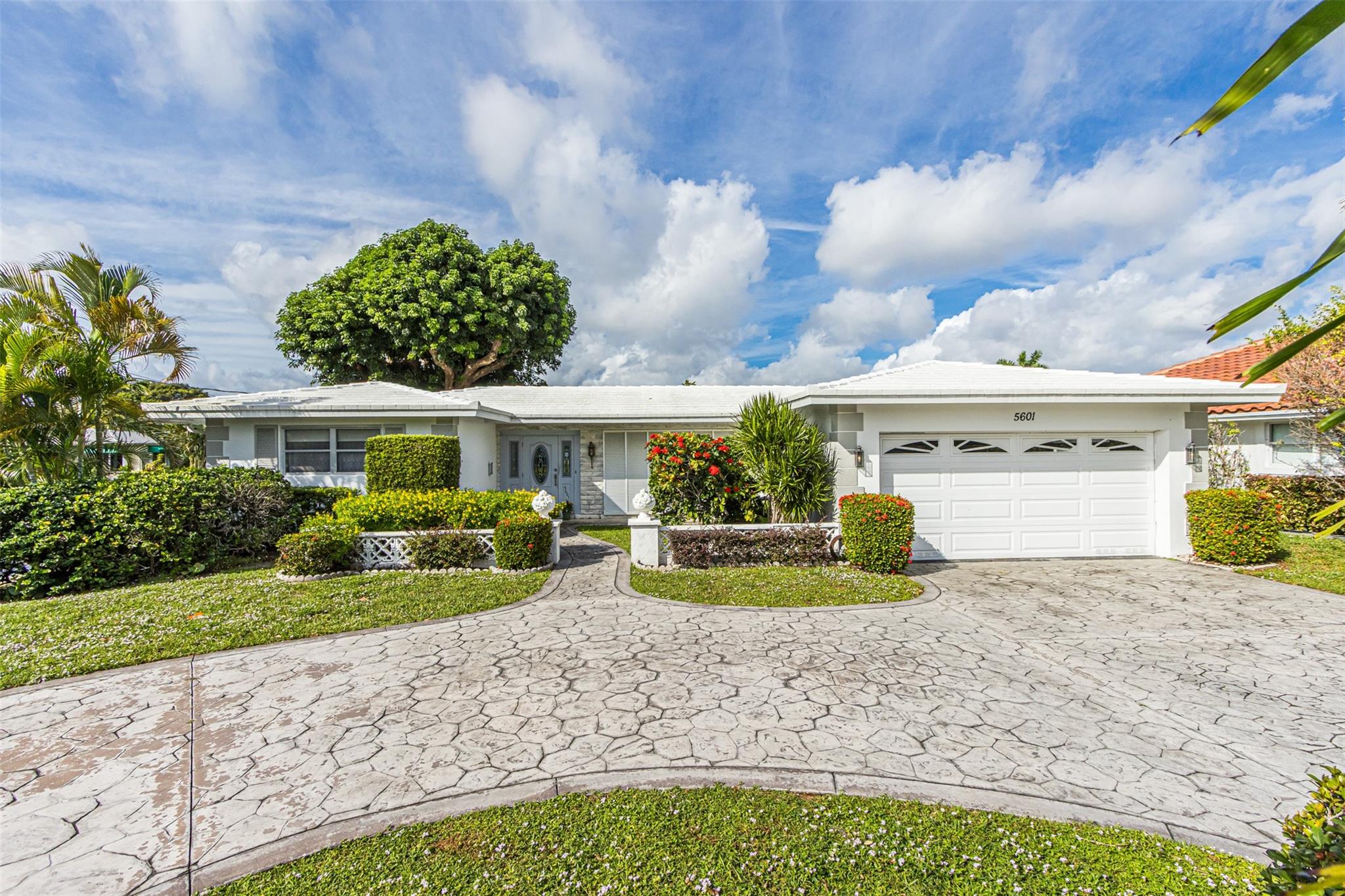 5601 Bayview Dr Fort Lauderdale, FL 33308