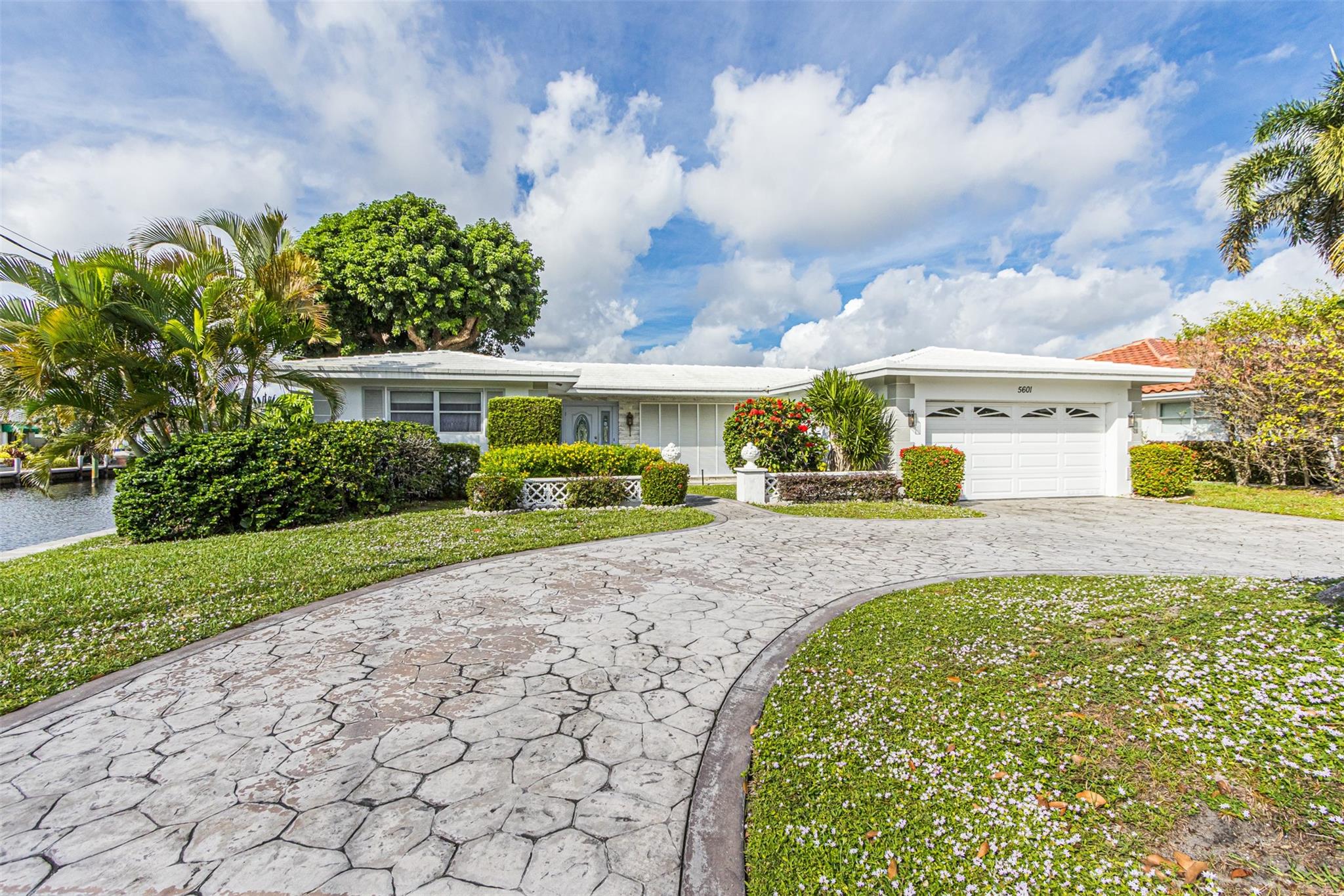 5601 Bayview Dr Fort Lauderdale, FL 33308