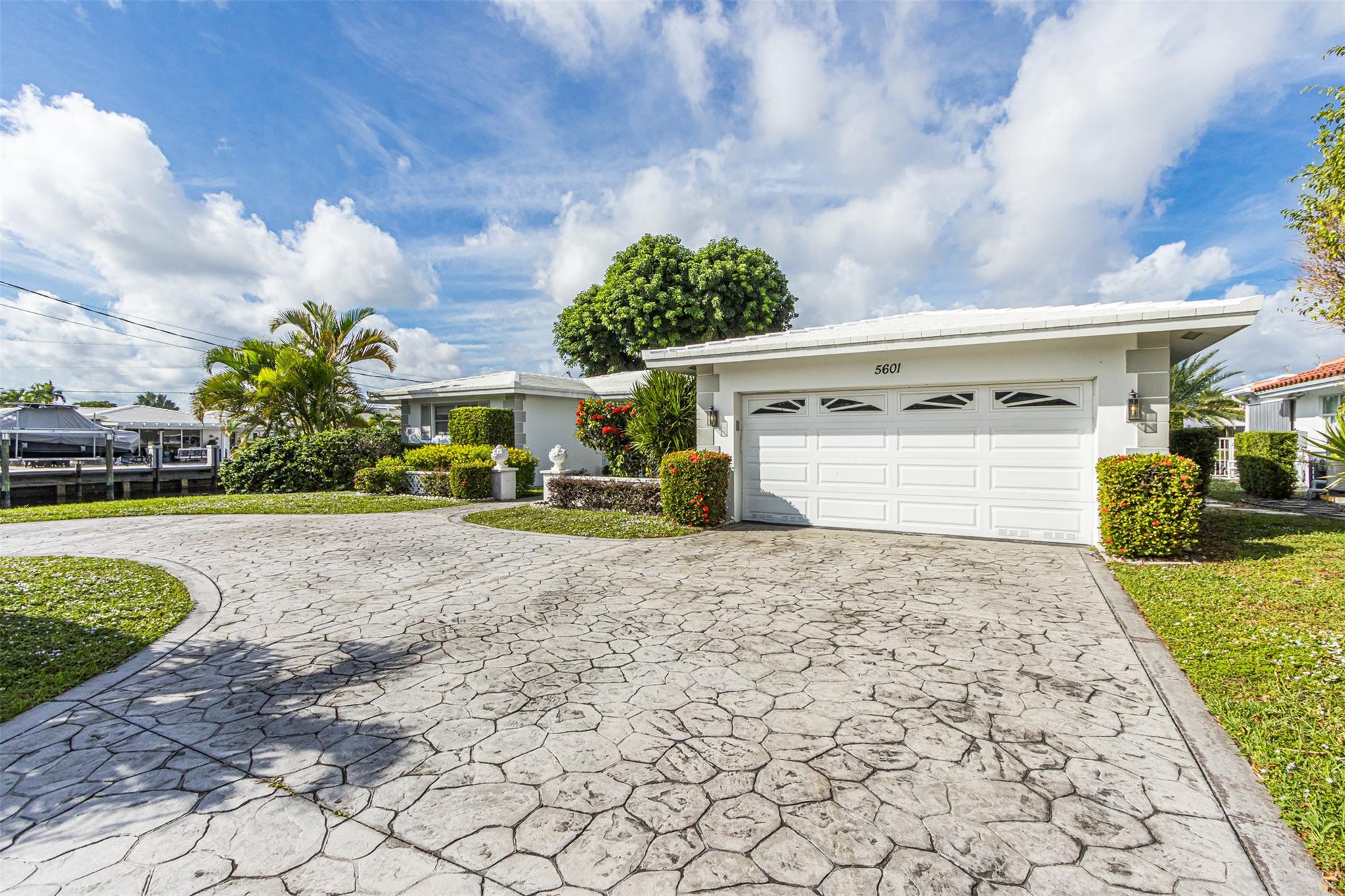 5601 Bayview Dr Fort Lauderdale, FL 33308