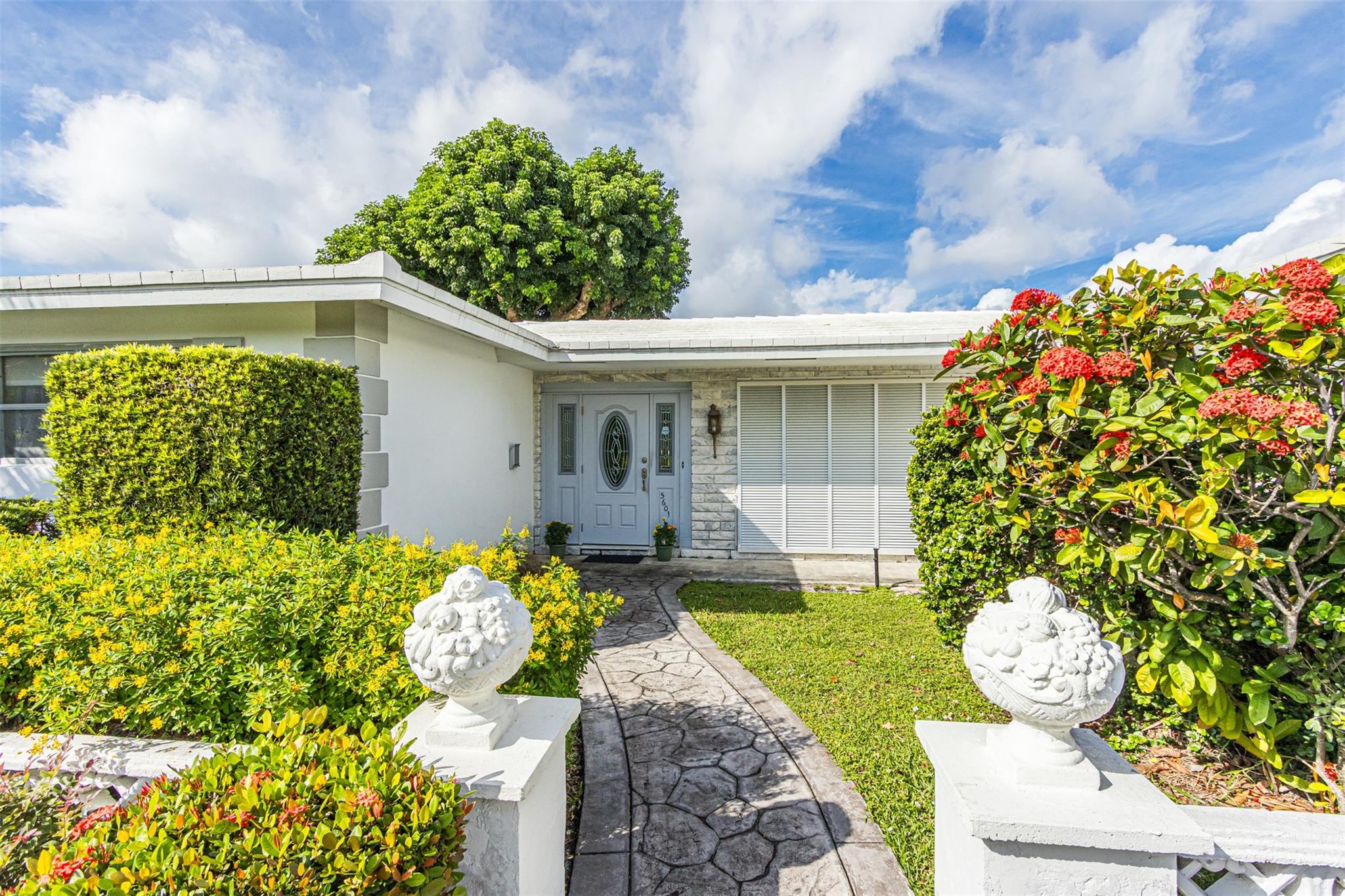 5601 Bayview Dr Fort Lauderdale, FL 33308