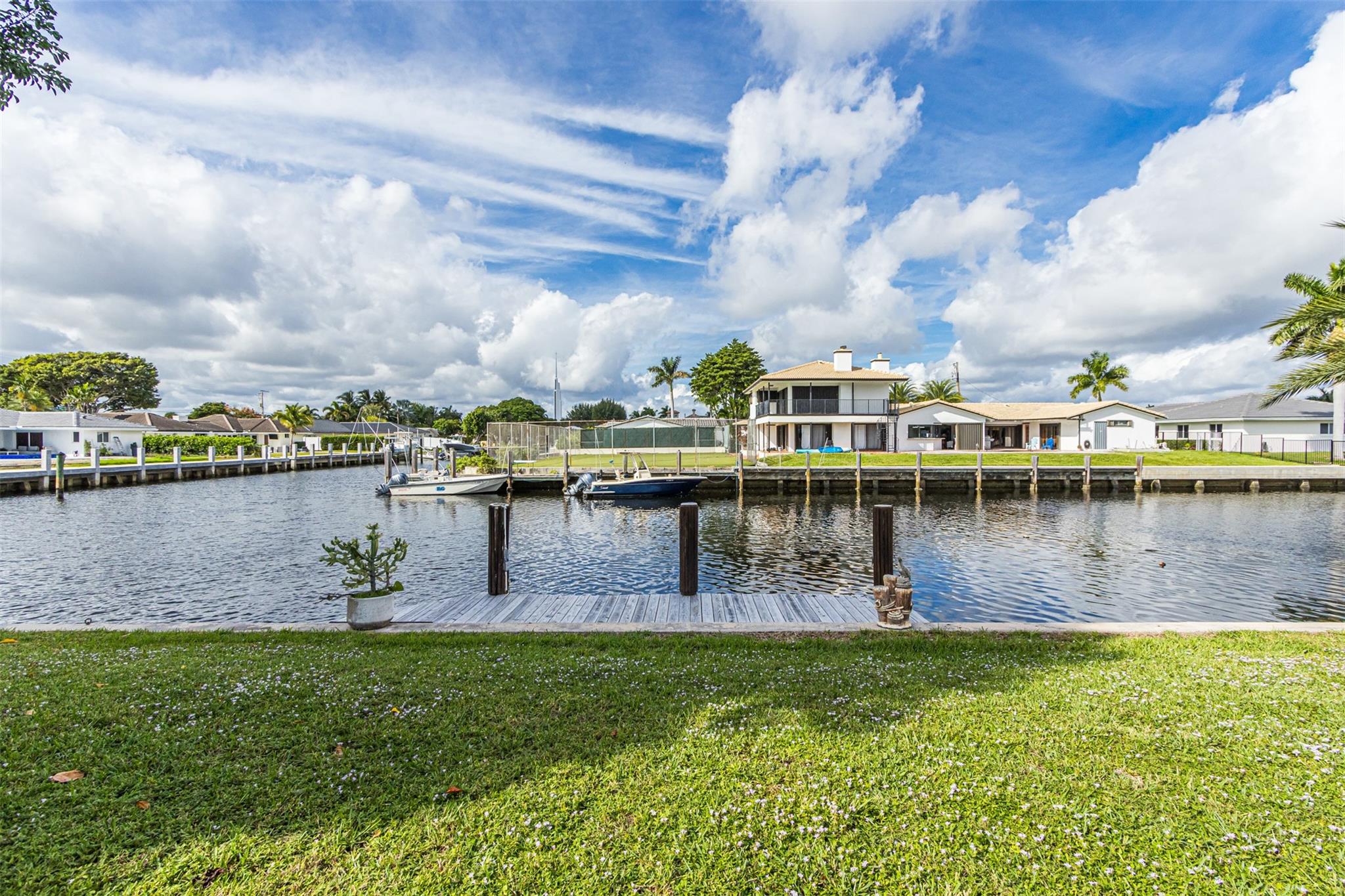 5601 Bayview Dr Fort Lauderdale, FL 33308