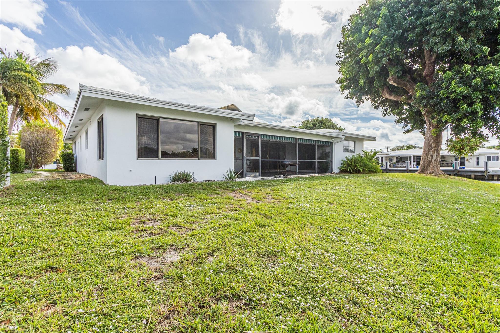 5601 Bayview Dr Fort Lauderdale, FL 33308