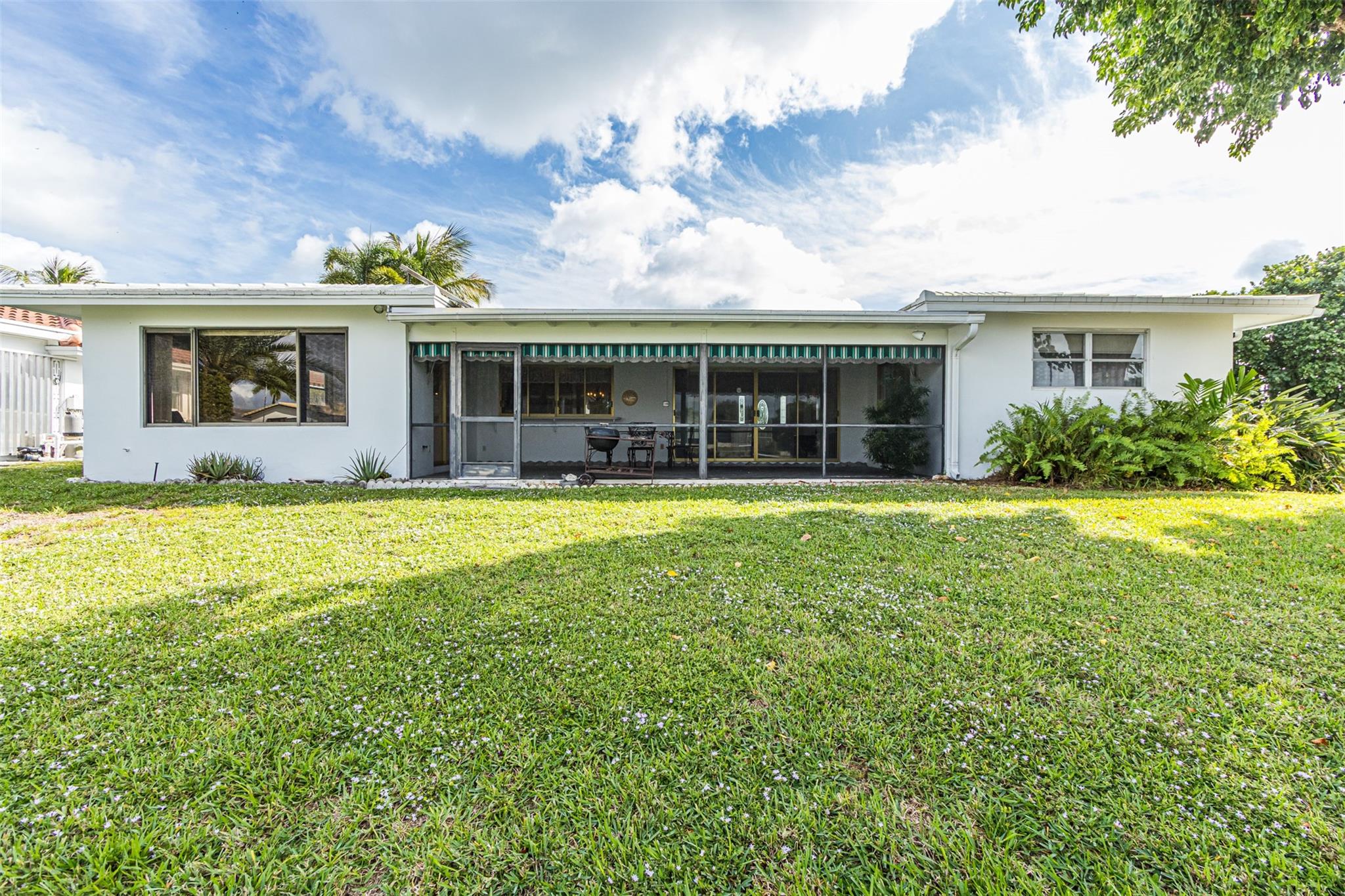 5601 Bayview Dr Fort Lauderdale, FL 33308