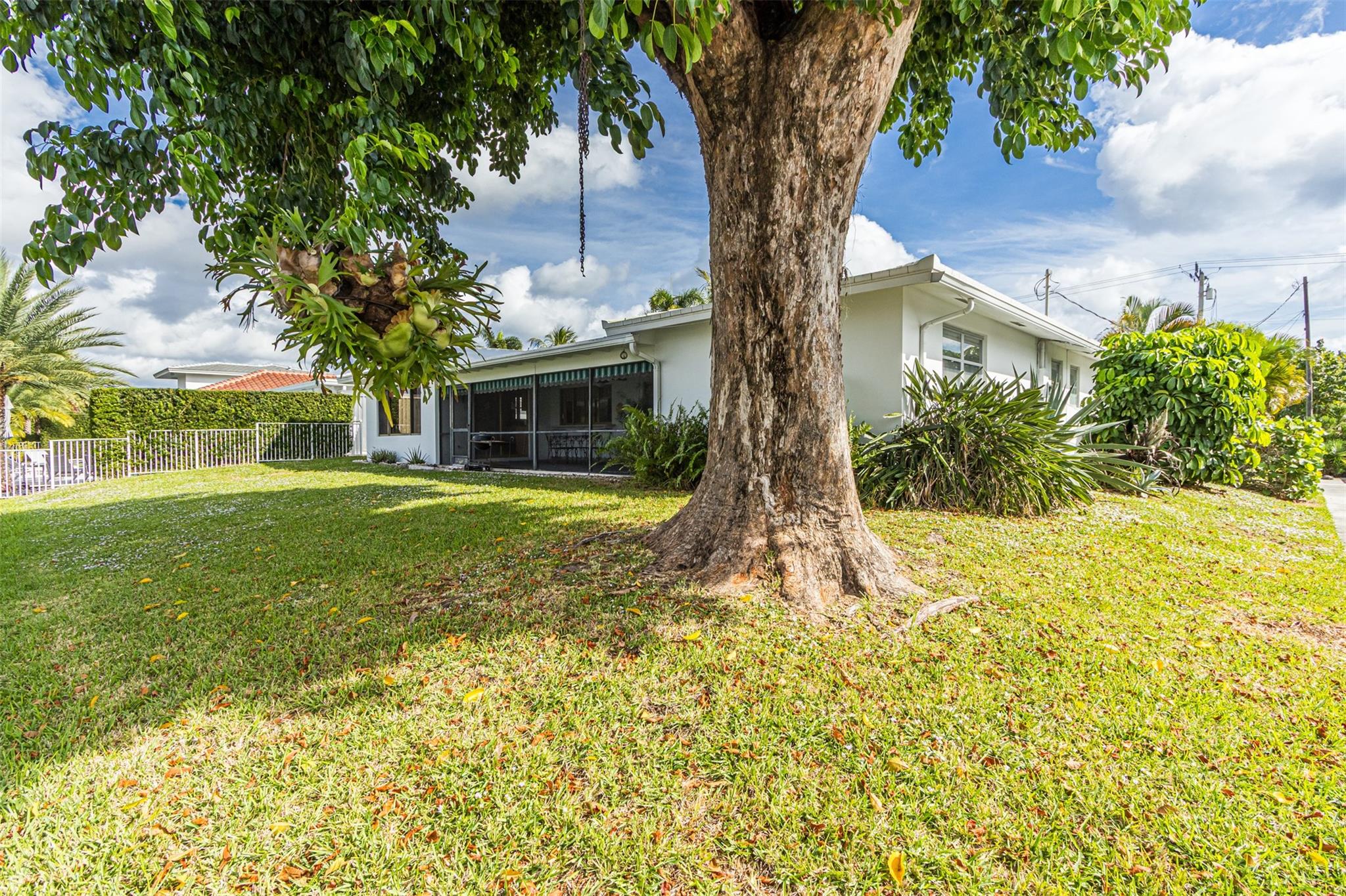 5601 Bayview Dr Fort Lauderdale, FL 33308