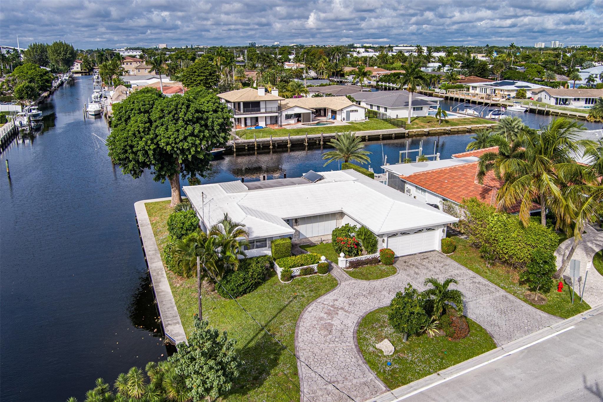 5601 Bayview Dr Fort Lauderdale, FL 33308