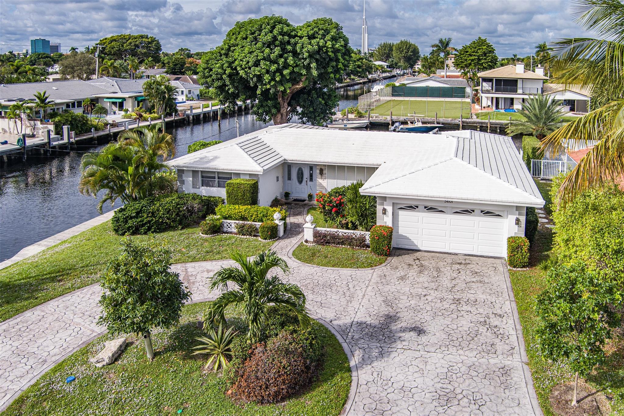 5601 Bayview Dr Fort Lauderdale, FL 33308