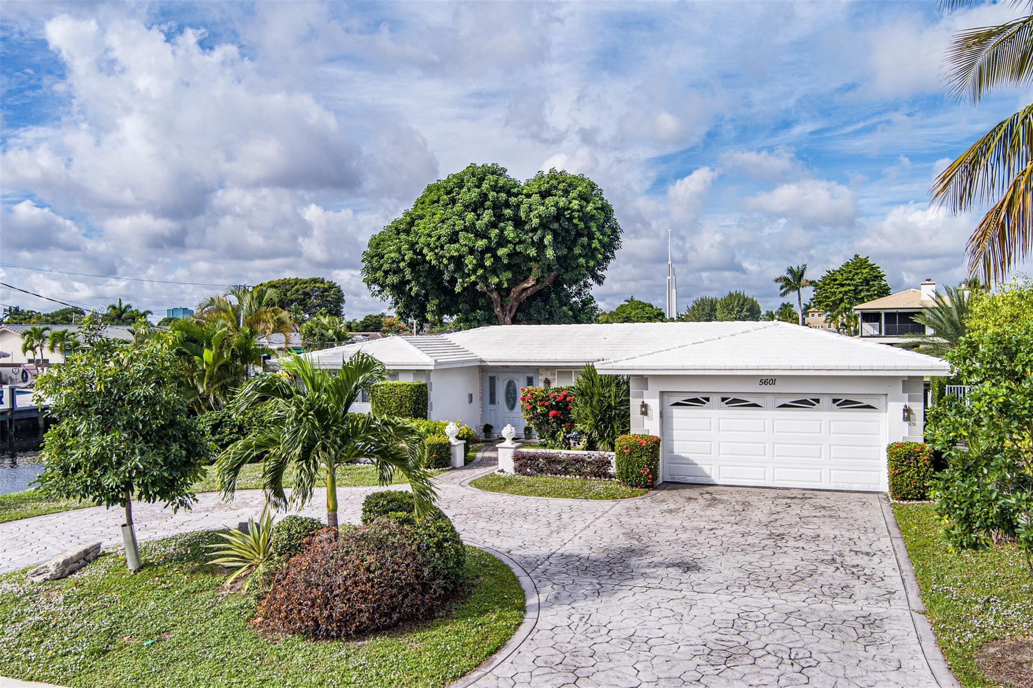 5601 Bayview Dr Fort Lauderdale, FL 33308