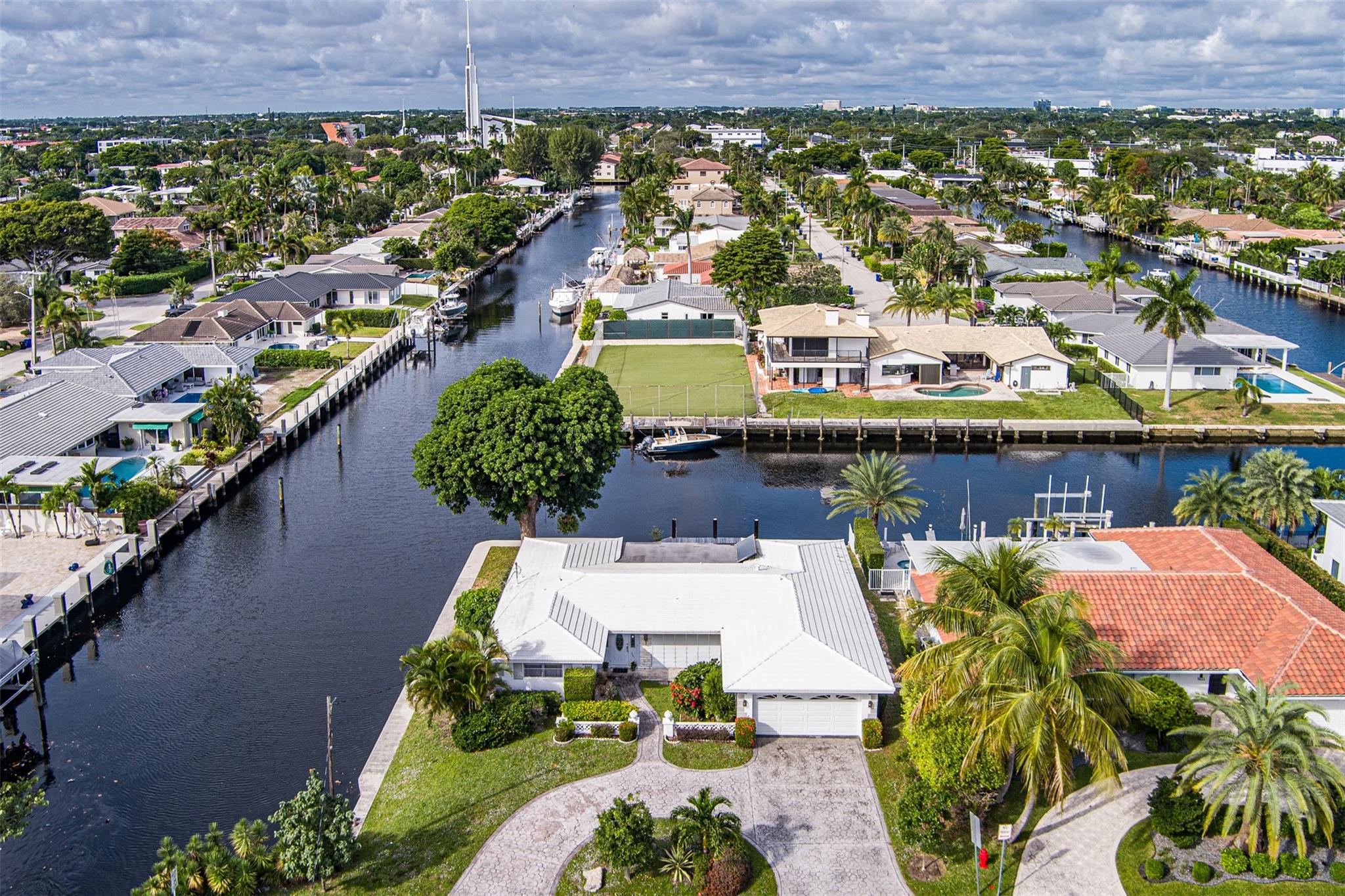 5601 Bayview Dr Fort Lauderdale, FL 33308