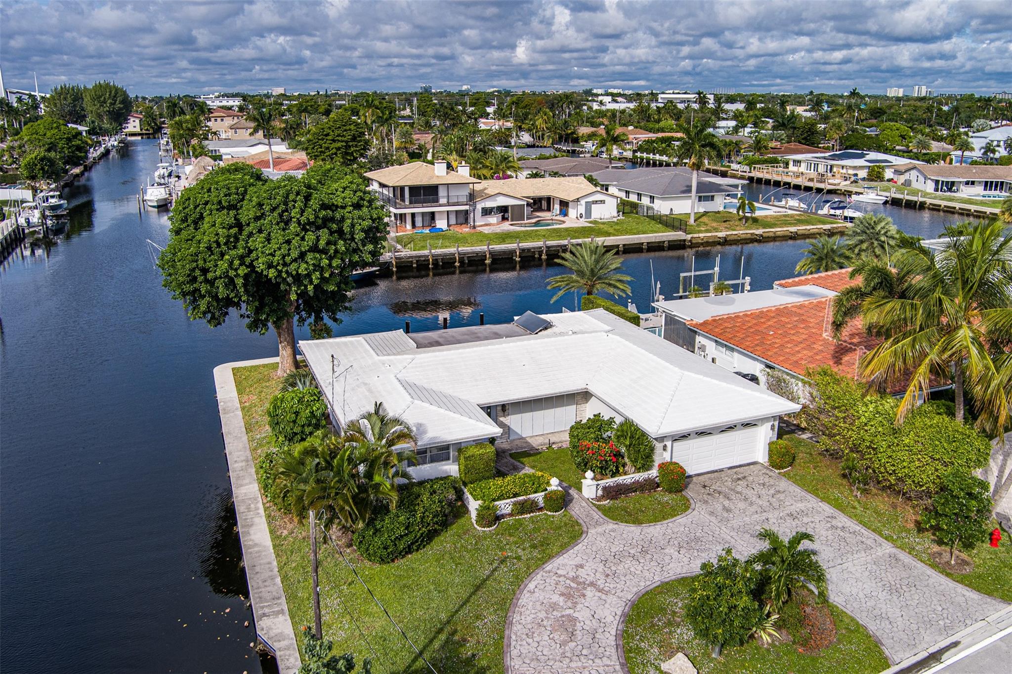 5601 Bayview Dr Fort Lauderdale, FL 33308