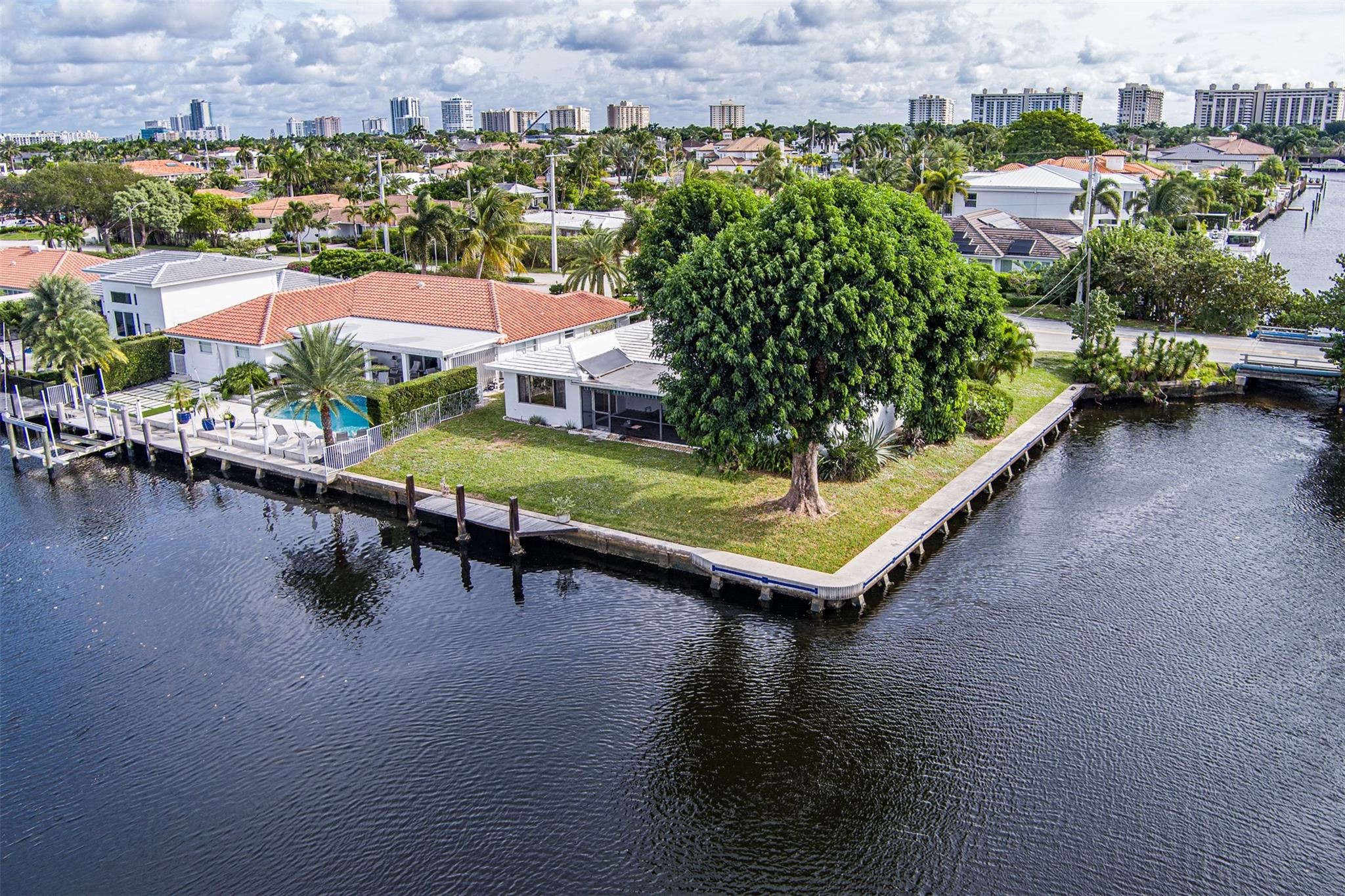 5601 Bayview Dr Fort Lauderdale, FL 33308