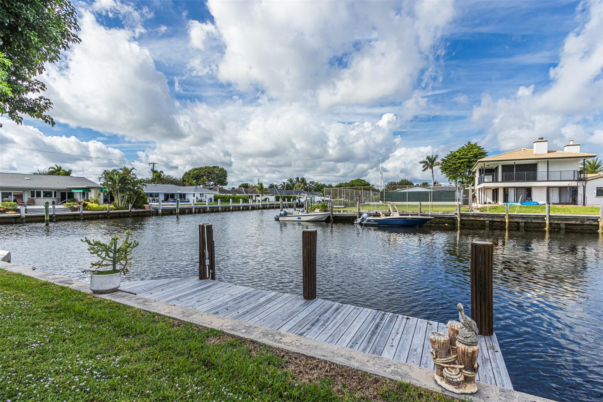 5601 Bayview Dr Fort Lauderdale, FL 33308