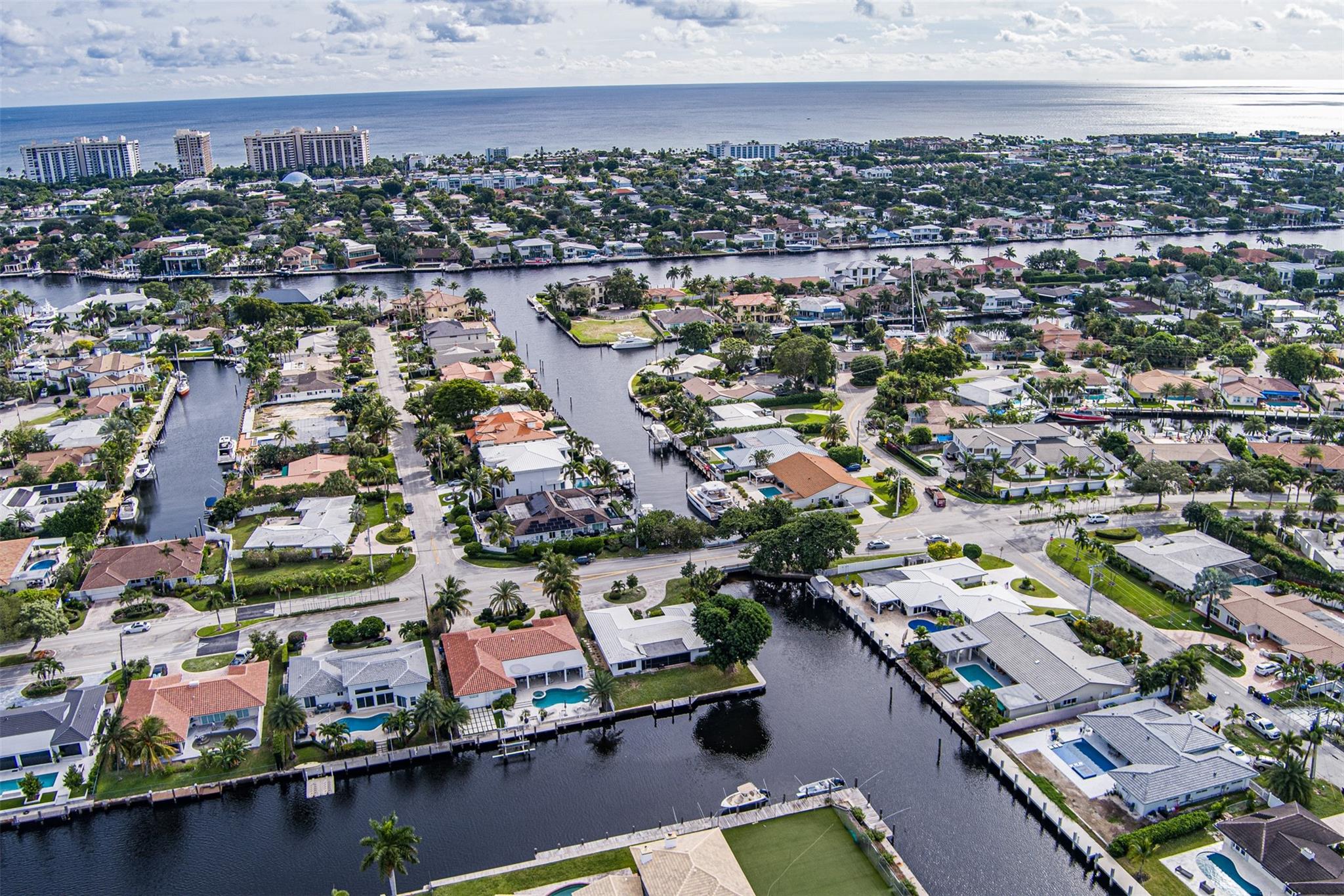 5601 Bayview Dr Fort Lauderdale, FL 33308