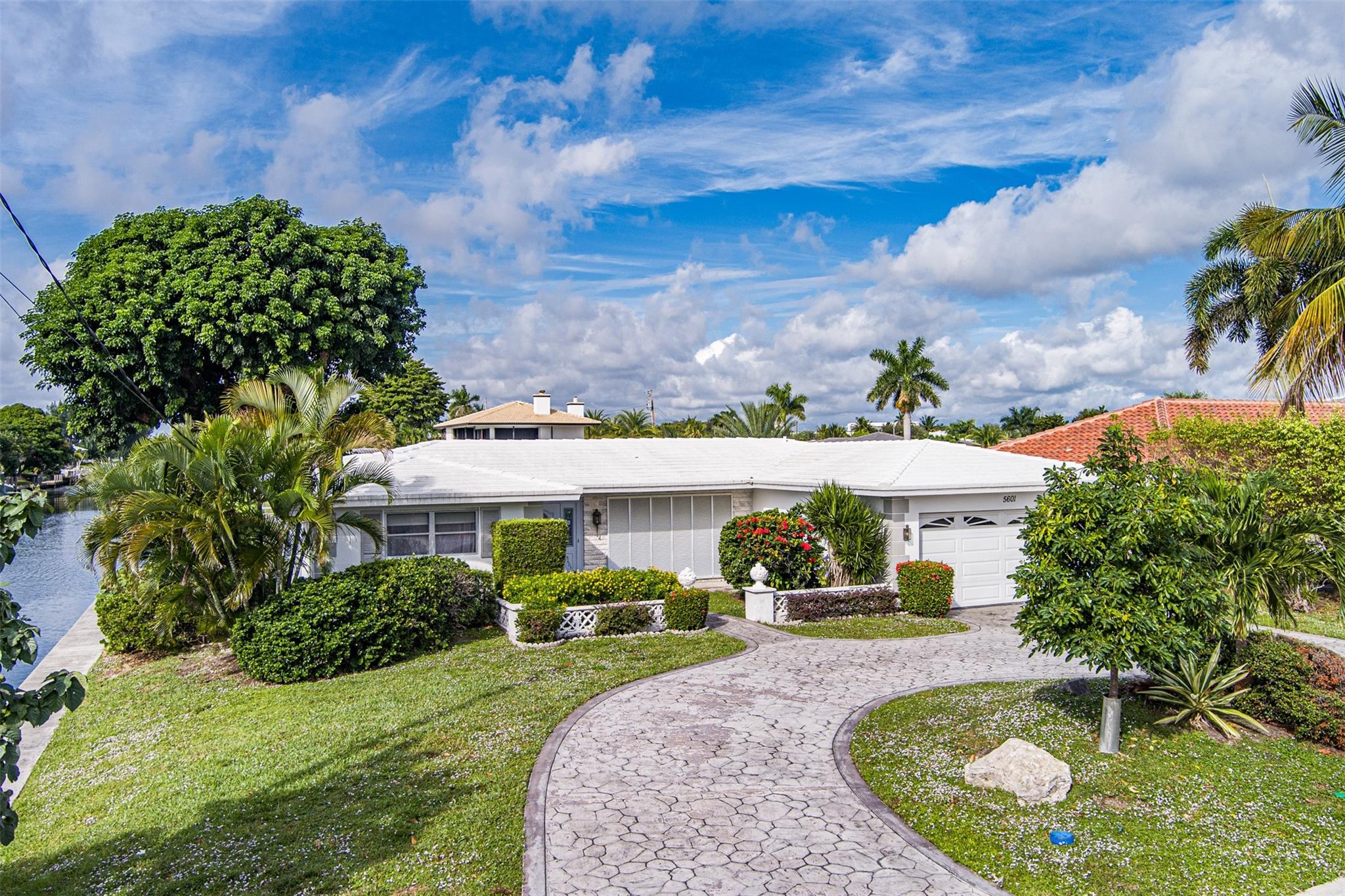 5601 Bayview Dr Fort Lauderdale, FL 33308