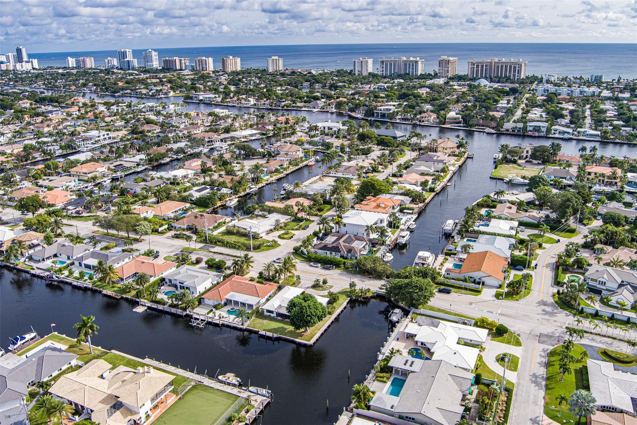 5601 Bayview Dr Fort Lauderdale, FL 33308