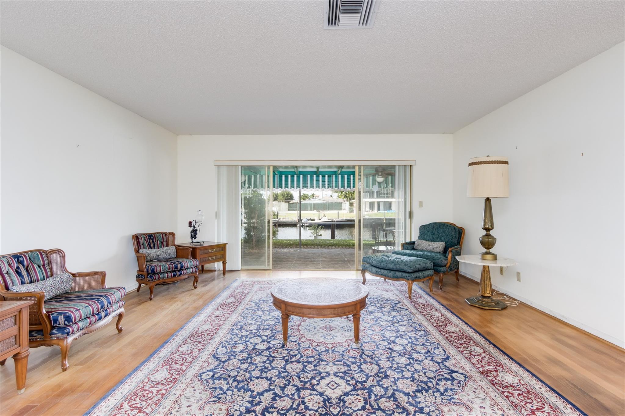 5601 Bayview Dr Fort Lauderdale, FL 33308