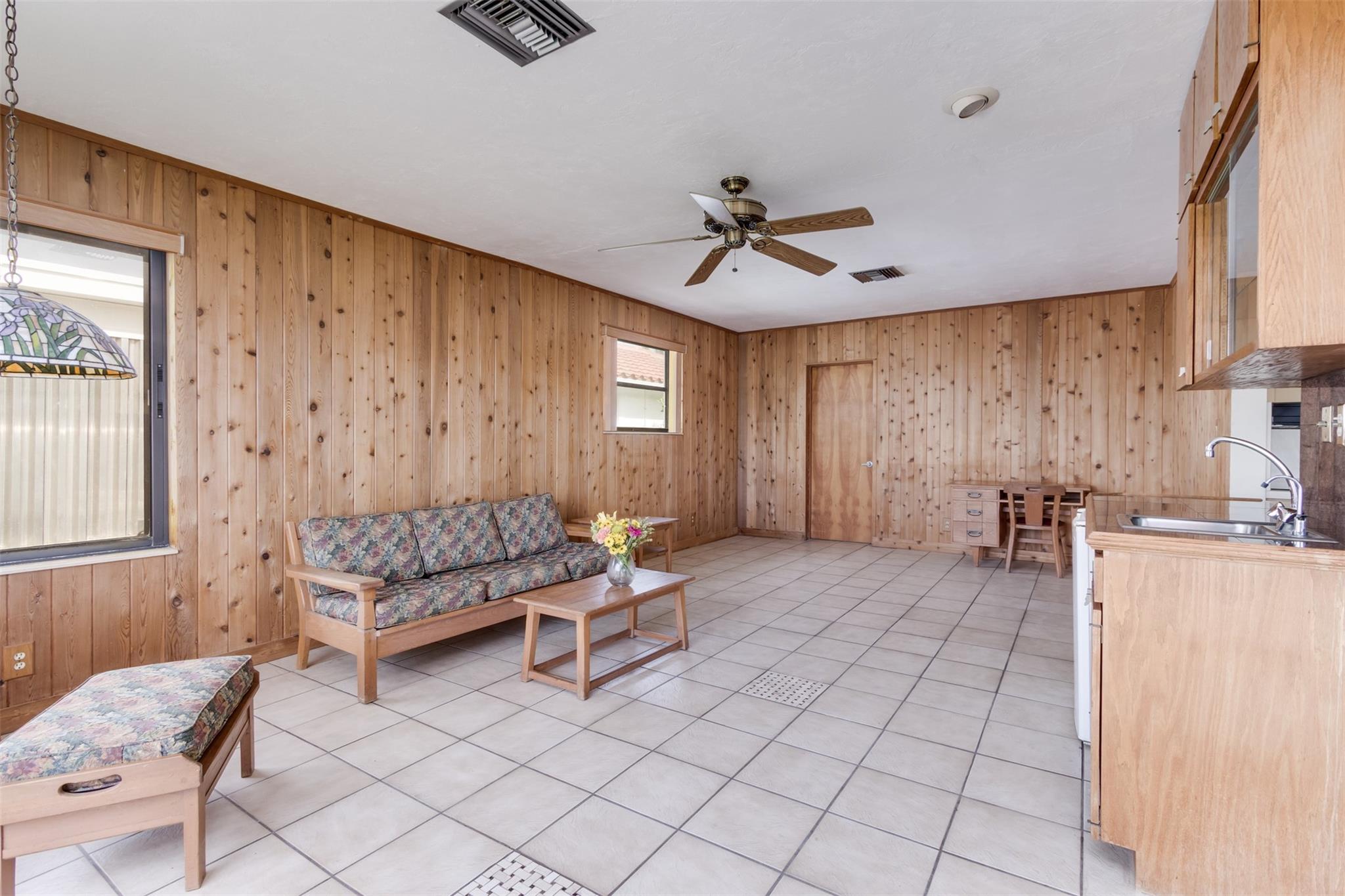 5601 Bayview Dr Fort Lauderdale, FL 33308