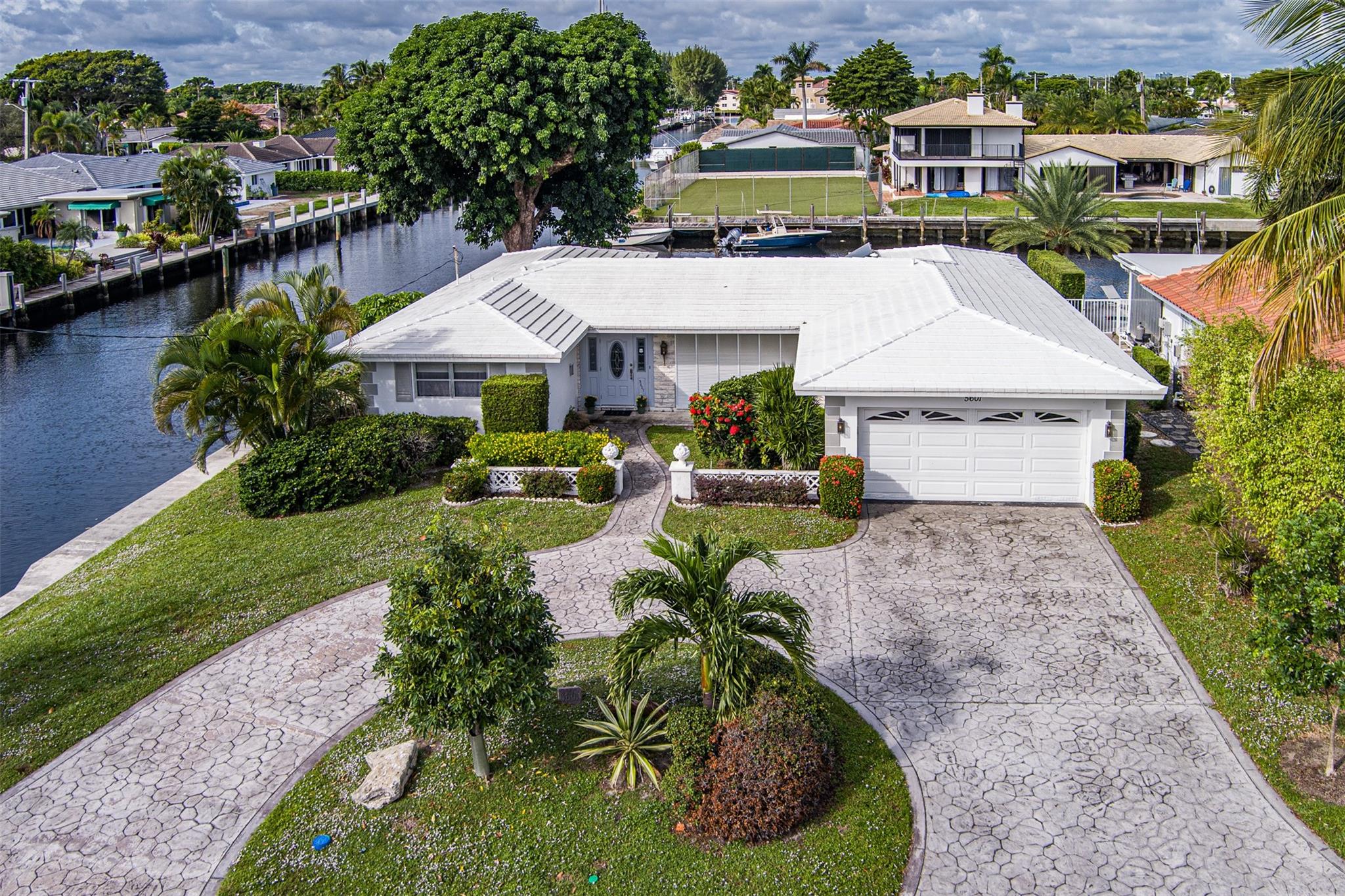 5601 Bayview Dr Fort Lauderdale, FL 33308