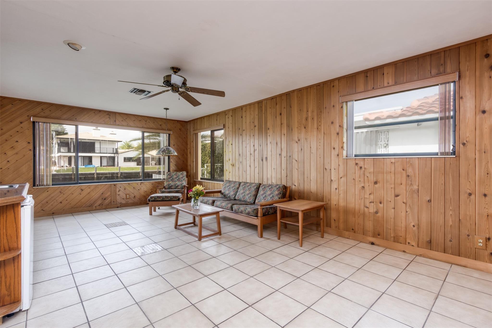 5601 Bayview Dr Fort Lauderdale, FL 33308