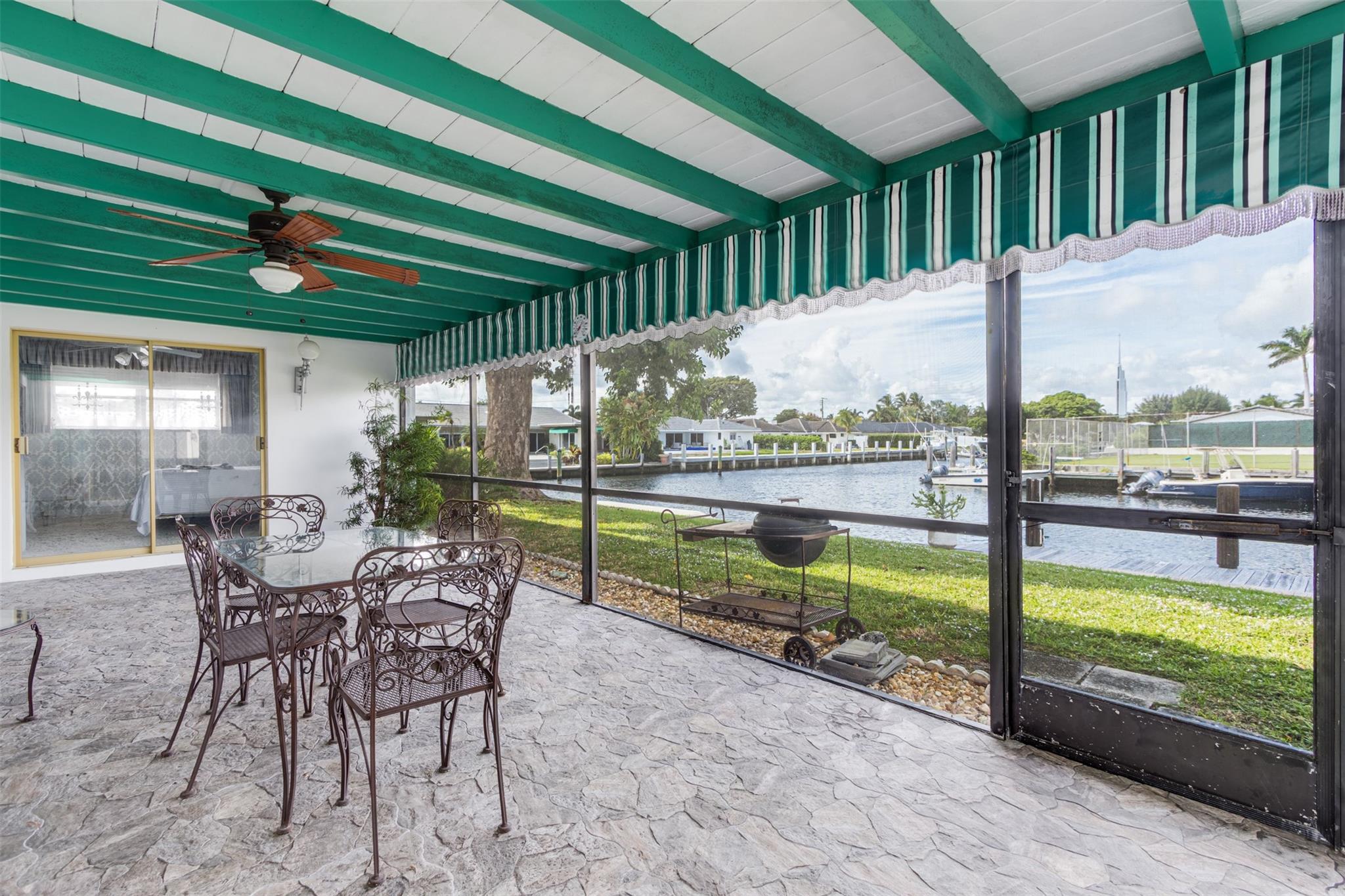 5601 Bayview Dr Fort Lauderdale, FL 33308