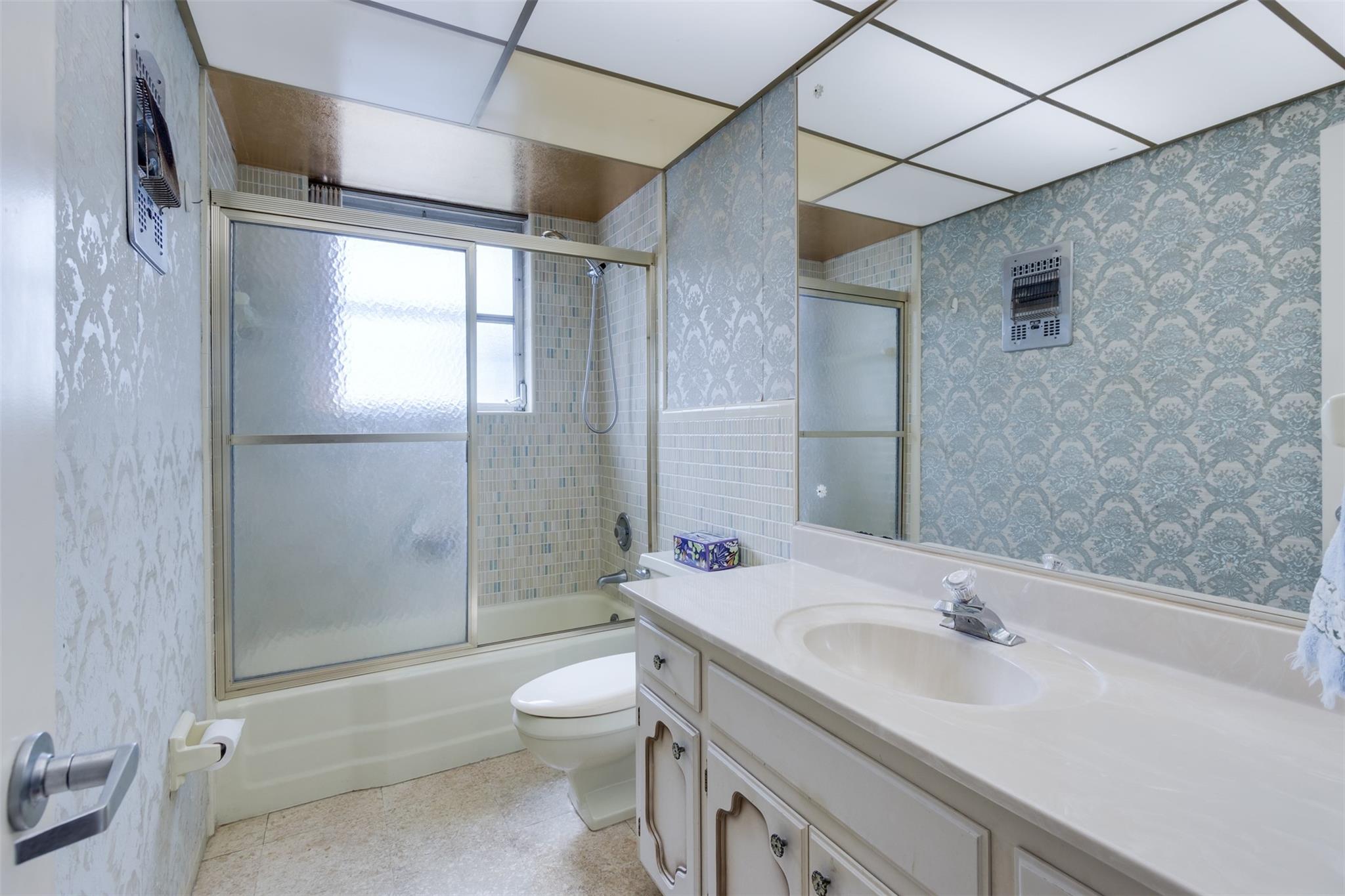 5601 Bayview Dr Fort Lauderdale, FL 33308