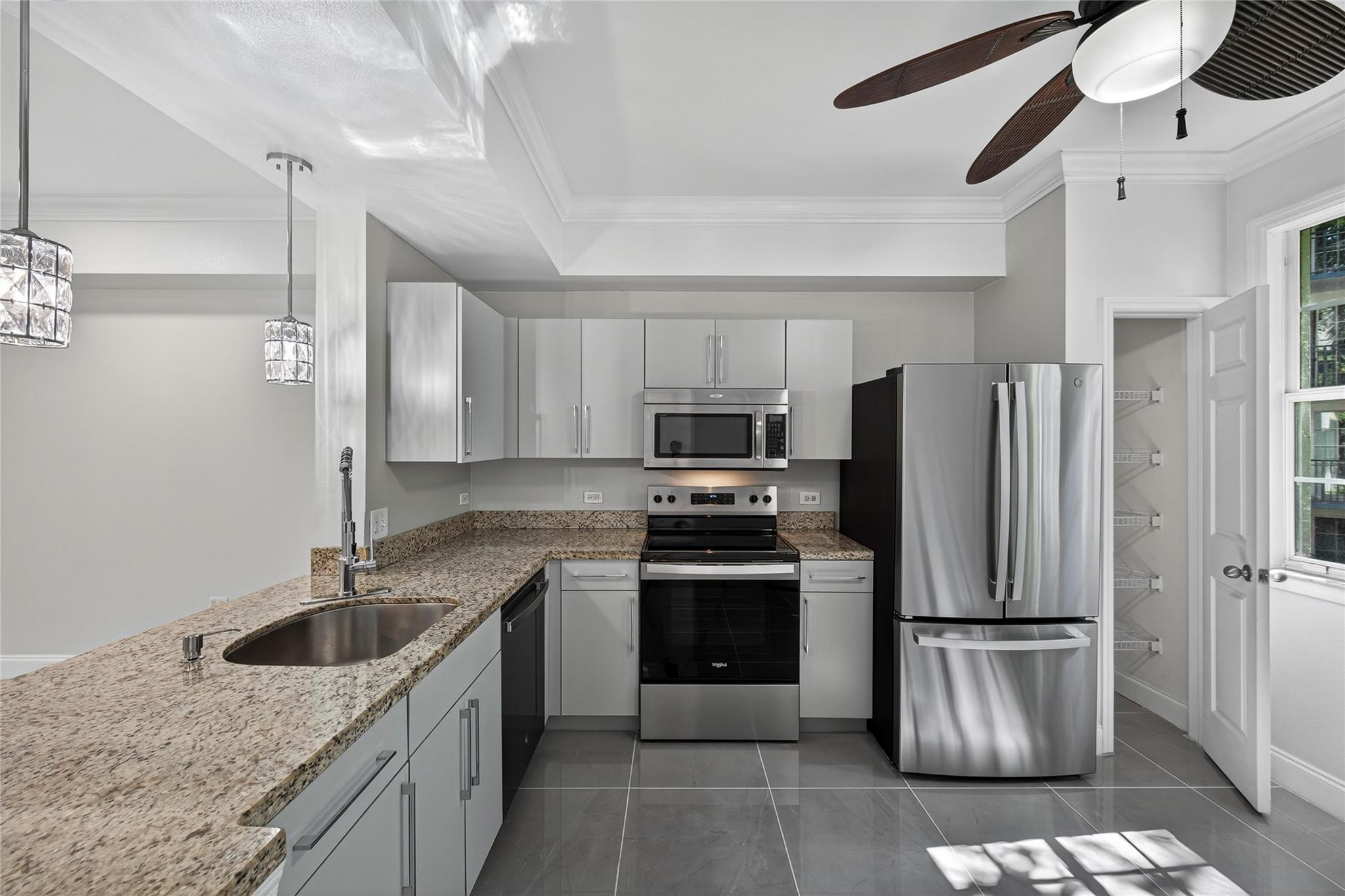 533 NE 3rd Ave #221