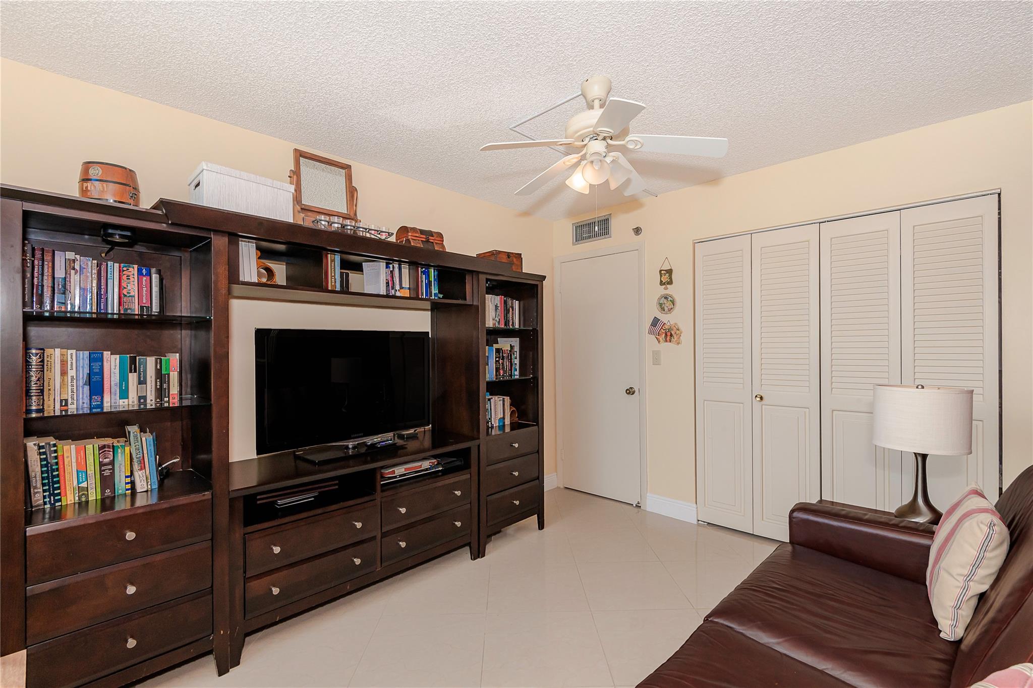 1200 Saint Charles Pl #L-19 Pembroke Pines, FL 33026