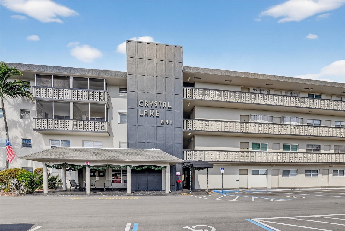 941 Crystal Lk #311