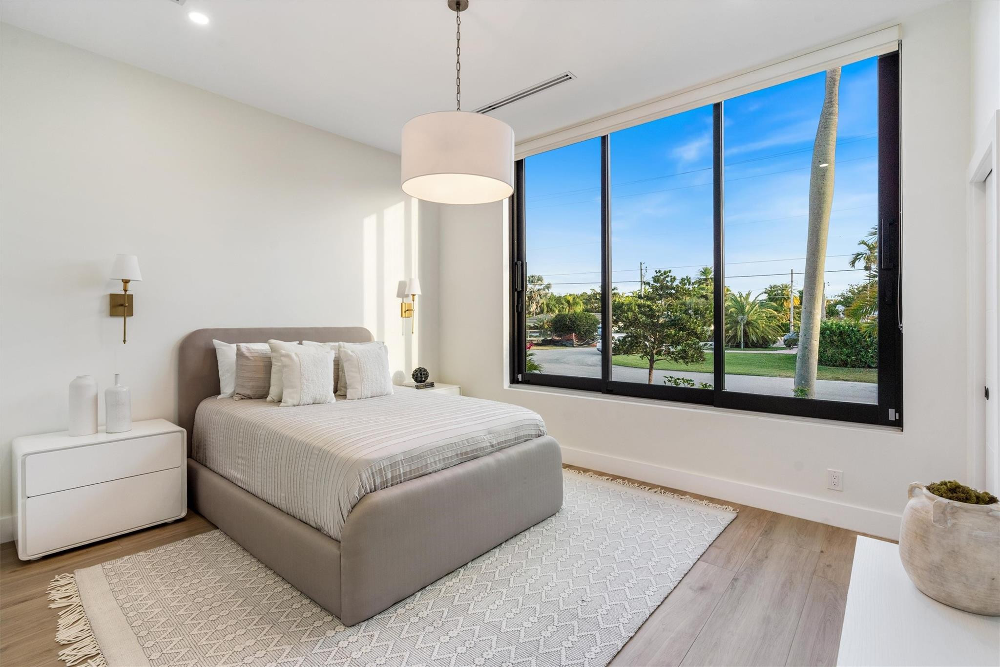 2221 NE 19th Fort Lauderdale, FL 33305