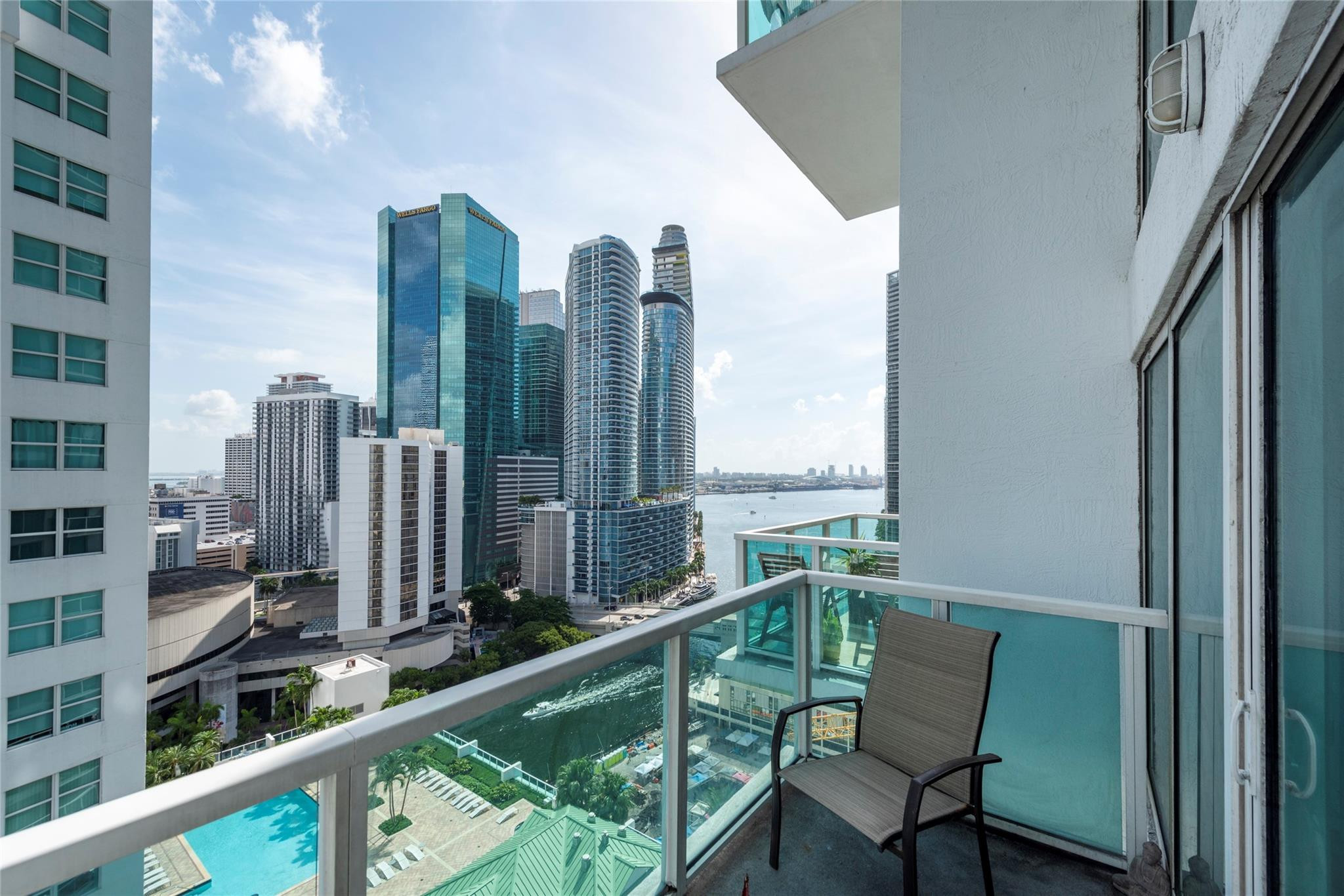 image Brickell on the River South9